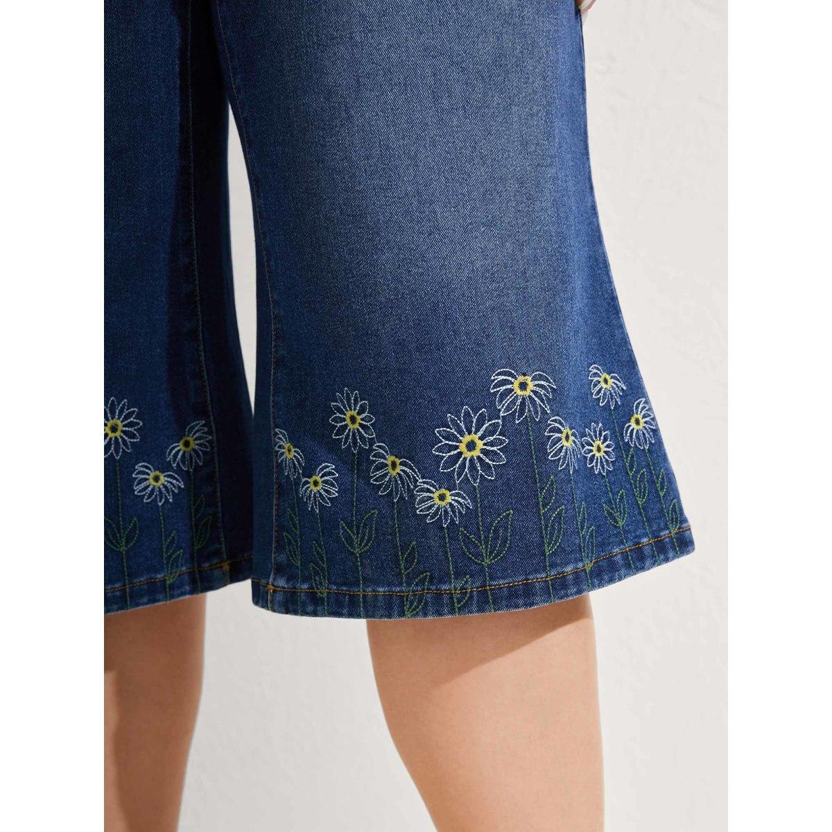 Plus Size Floral Embroidered Elastic Waist Cropped Jeans Women Midblue Medium stretch Slanted pocket Jeans BloomChic 28/5X Product Image