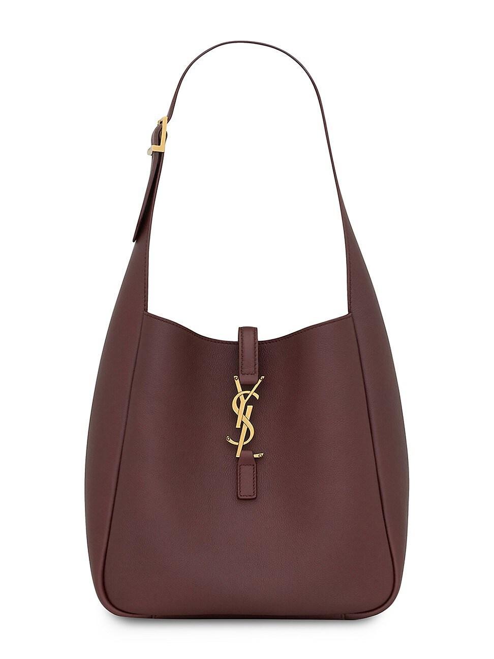 Womens Le 5  7 Supple Small Shoulder Bag in Grained Leather Product Image