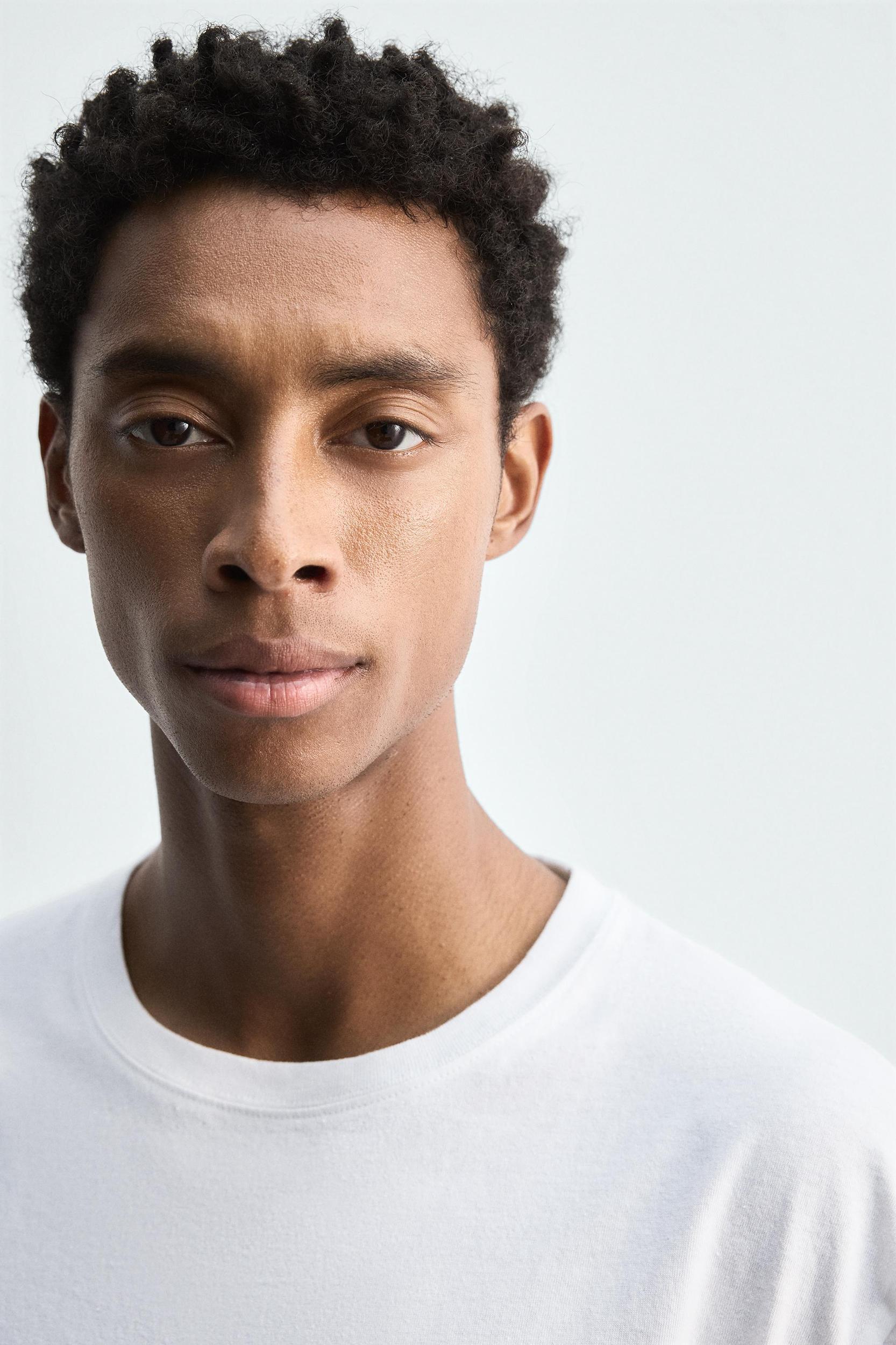 LIGHTWEIGHT T-SHIRT WITH IRREGULAR FINISH Product Image
