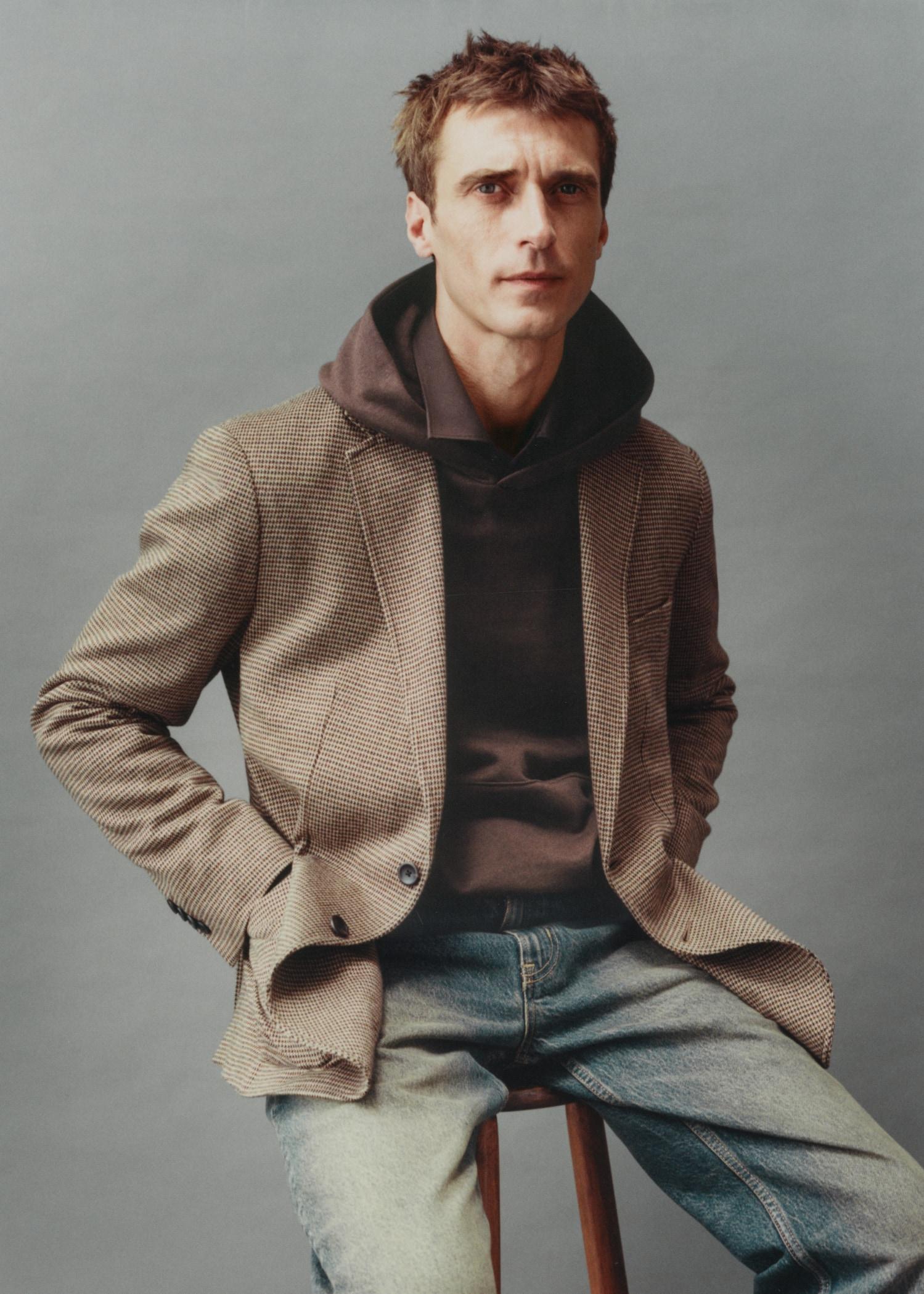 Embroidered hoodie - Men | MANGO USA Product Image