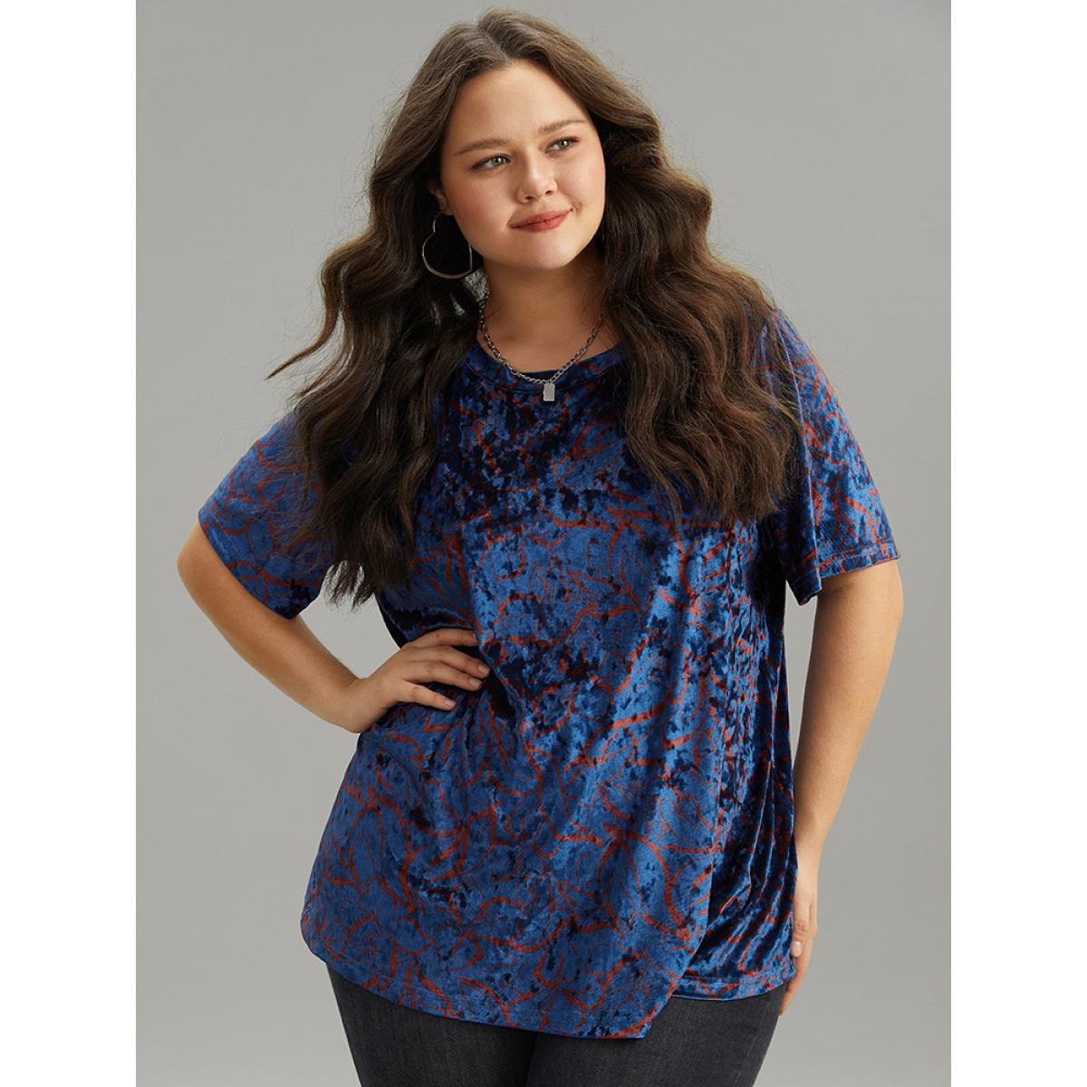 Plus Size Silhouette Floral Print Crew Neck T-shirt Aegean Women Elegant Printed Floral Round Neck Dailywear T-shirts BloomChic 10/M Product Image