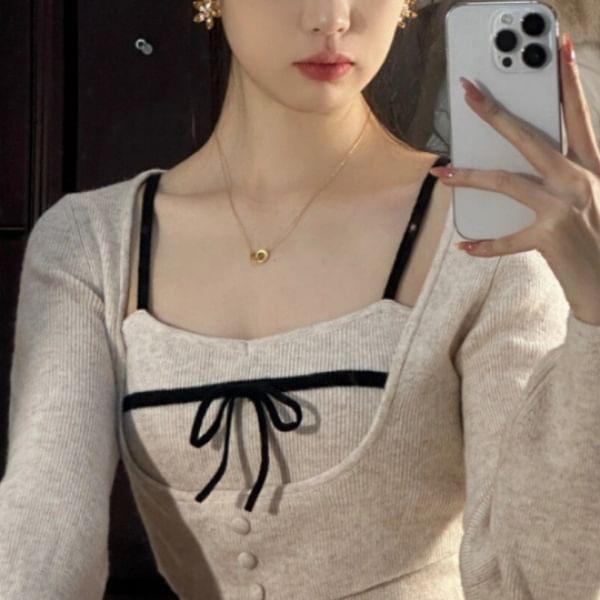 Set: Scoop Neck Plain Cropped Sweater + Striped Bow Cami Top Product Image