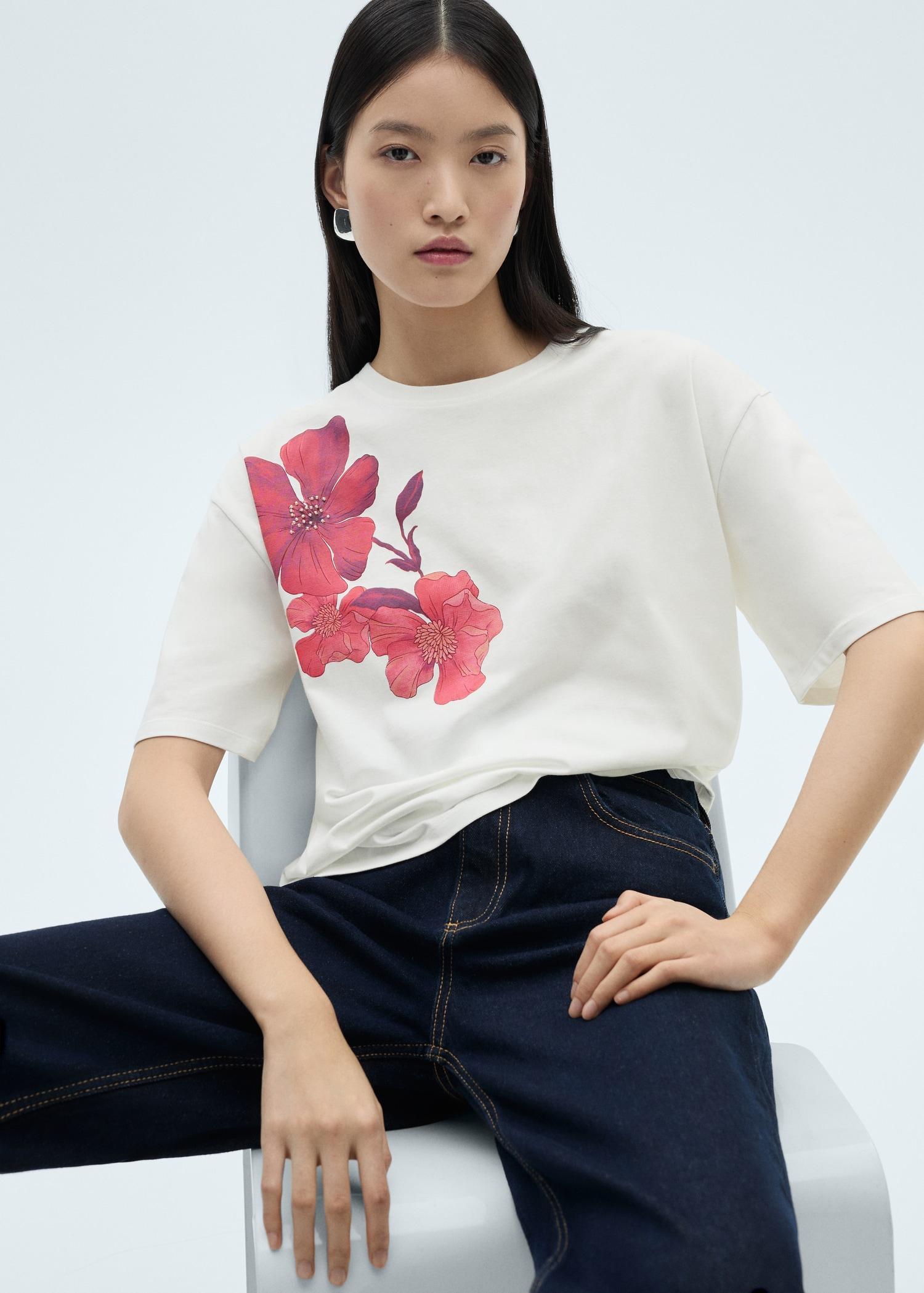 Cotton t-shirt with flower detail - Women | MANGO USA Product Image