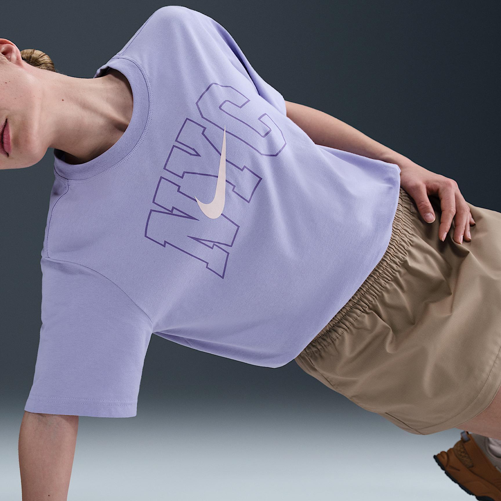 Nike Sportswear Essential Women's Graphic T-Shirt Product Image