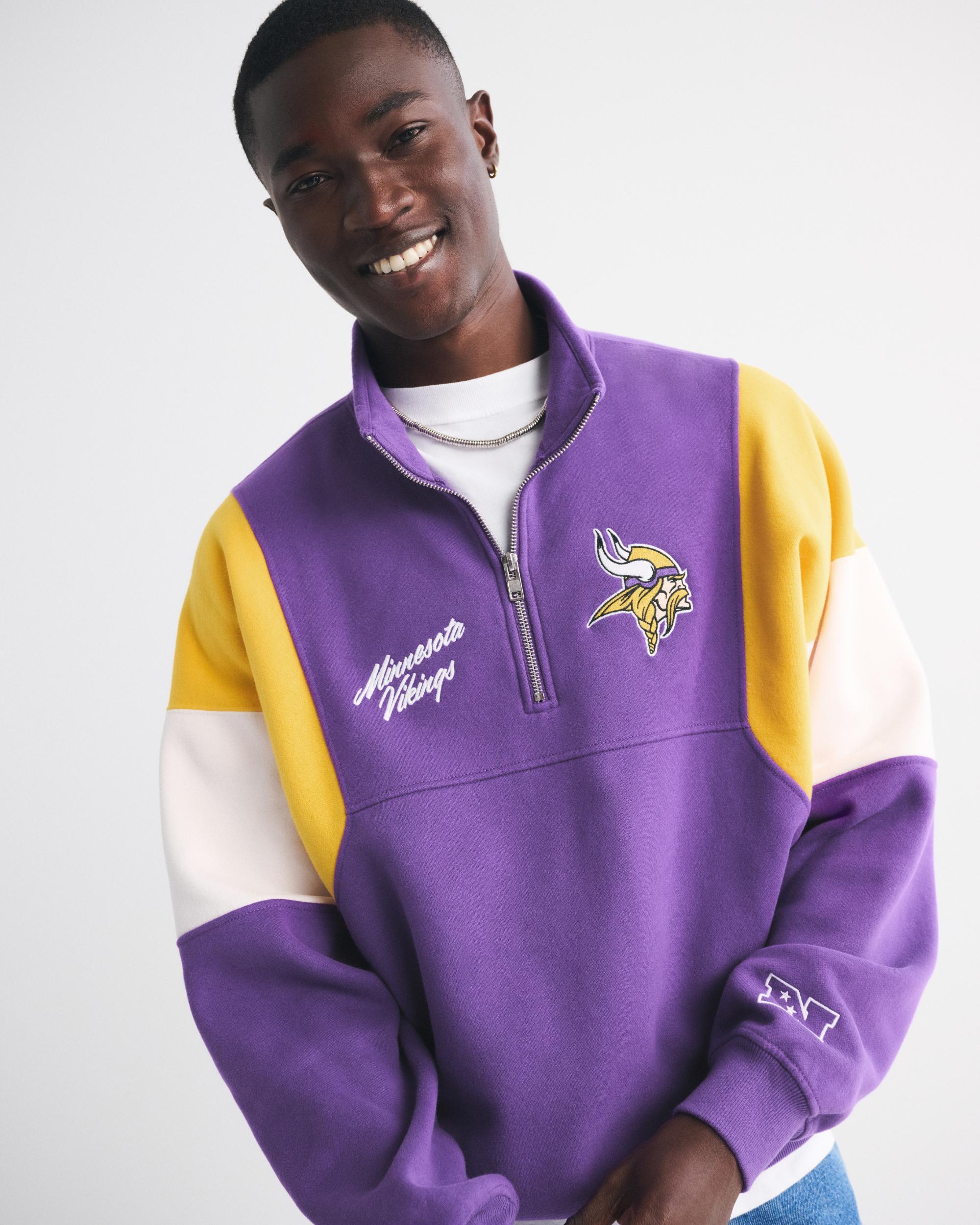 Dallas Cowboys Half-Zip Sweatshirt Product Image
