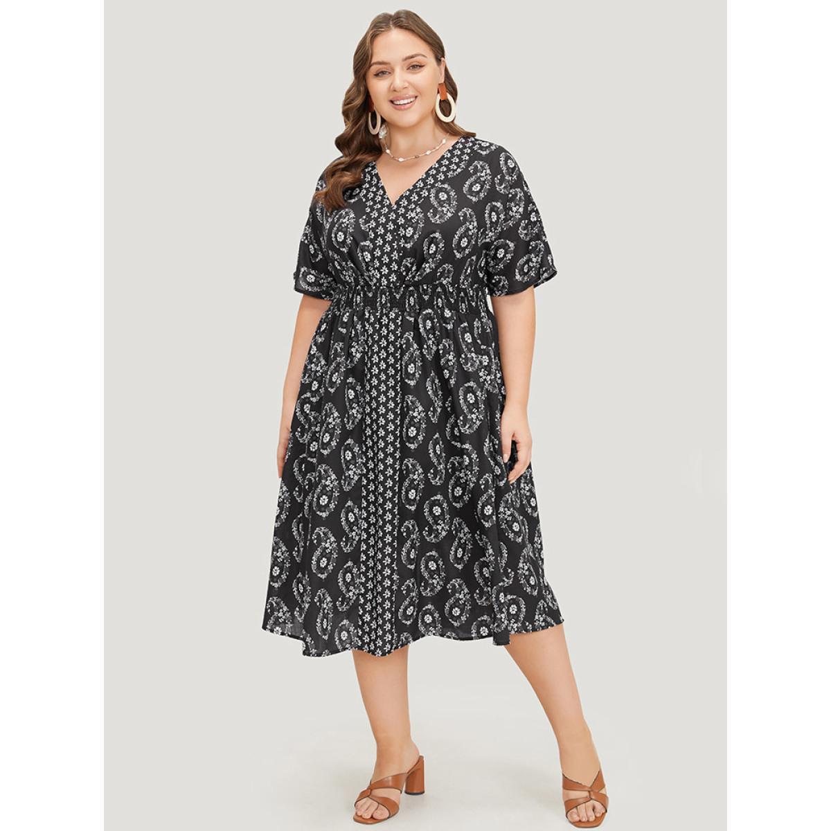 Plus Size Paisley Print Batwing Sleeve Pocket Shirred Split Dress Black Women Vacation Slit V-neck Short sleeve Curvy Midi Dress BloomChic 28/5X Product Image