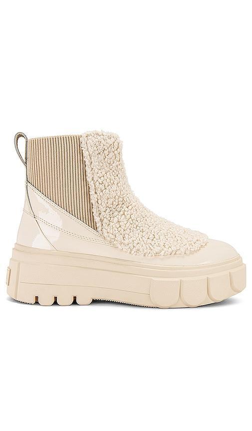 Caribou Cozy Chelsea Ankle Boots Product Image