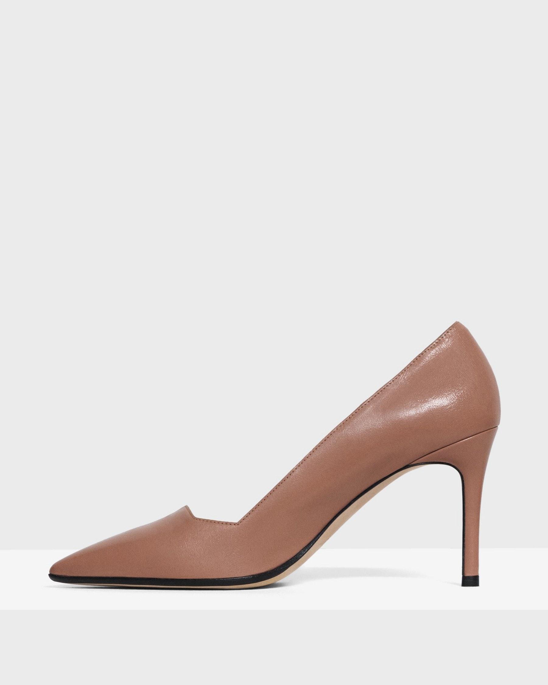 Pump in Leather Product Image
