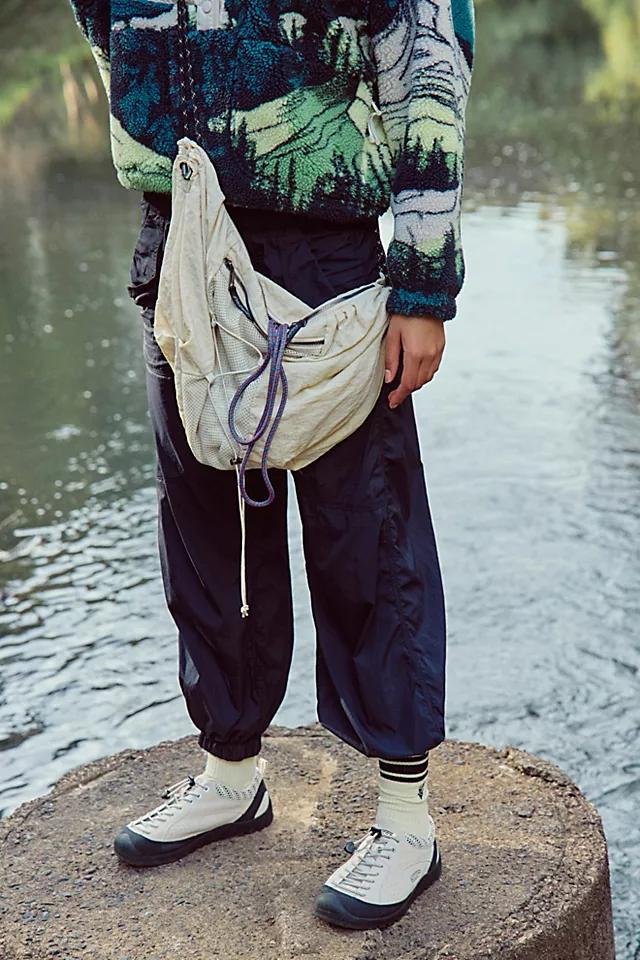 Happy Landing Sling Product Image