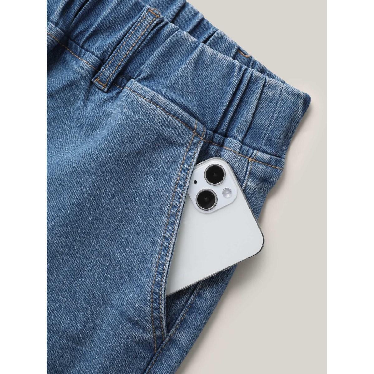 Plus Size Classic Cut Pull-On Denim Shorts Women Denimblue Low stretch Everyday-Casual Slanted pocket Denim Shorts BloomChic 20/2X Product Image