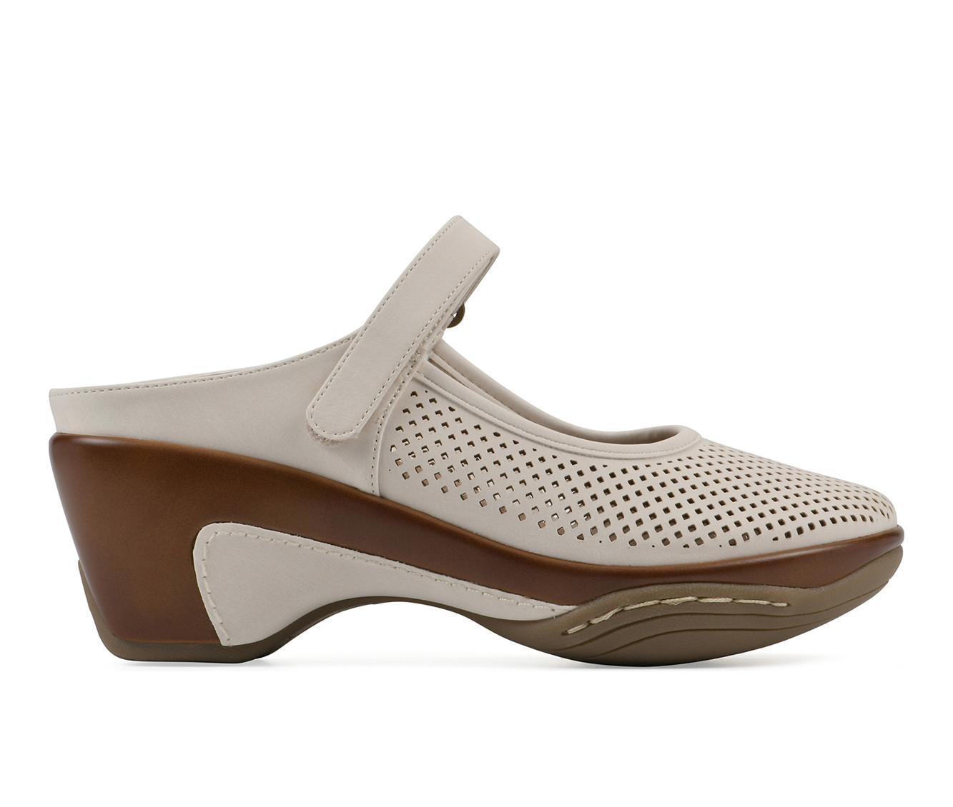 Women's White Mountain Vinto2 Clogs Product Image