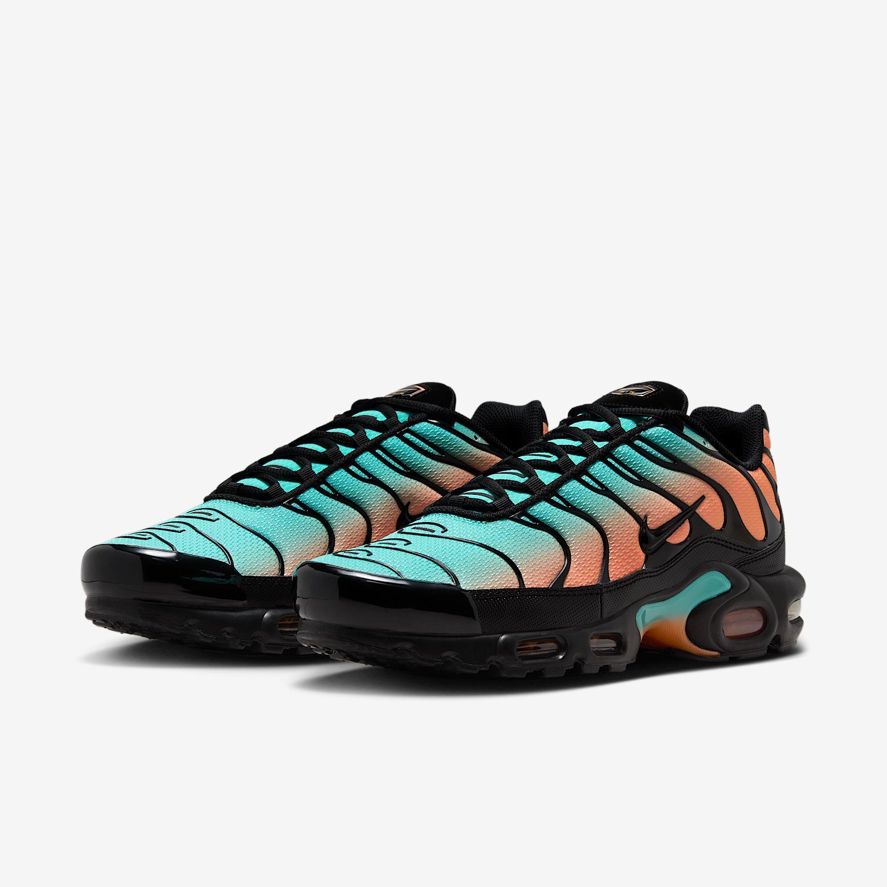 Nike Men's Air Max Plus Shoes Product Image