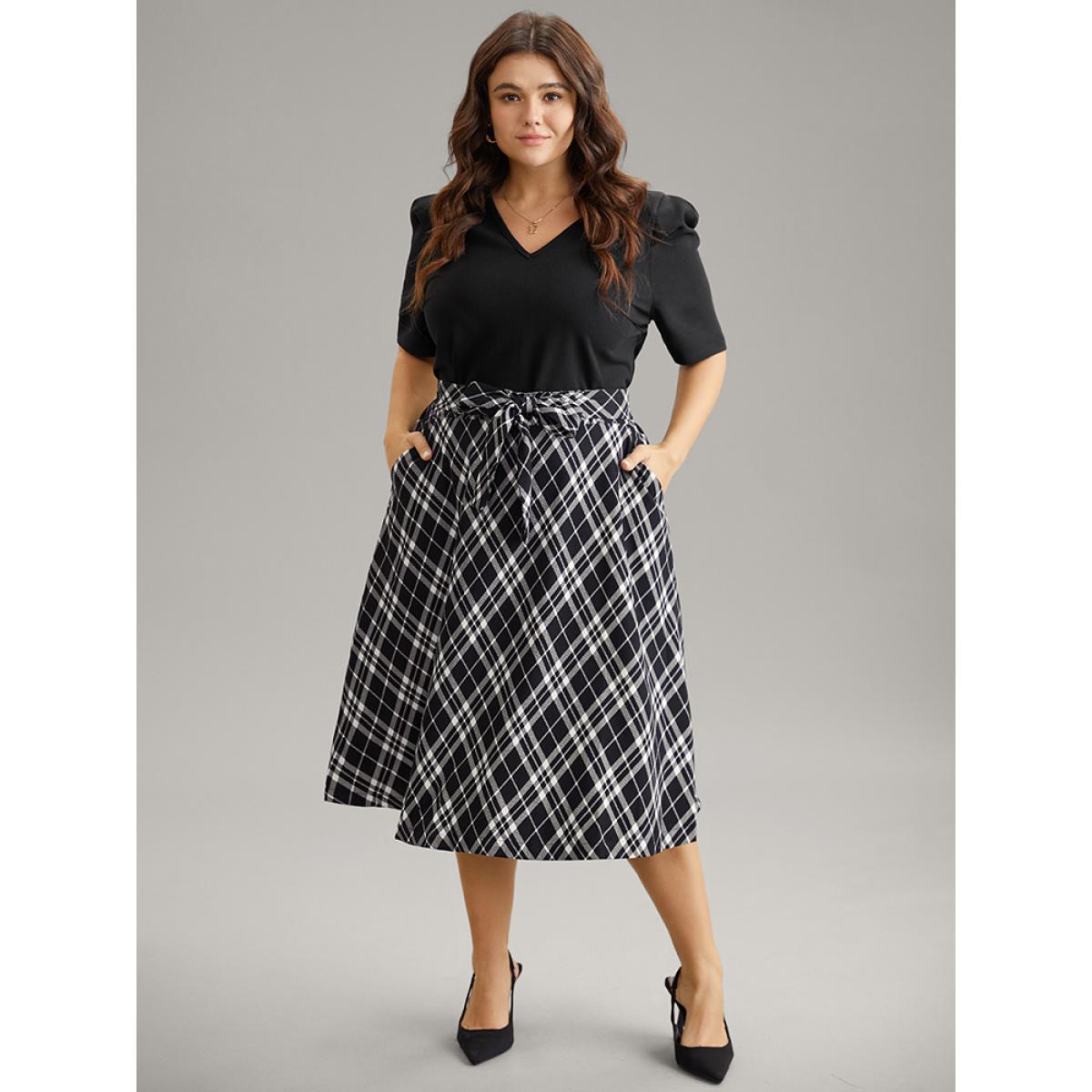 Plus Size Black Plain Puff Sleeve Scalloped Trim Blouse Women Work From Home Half Sleeve V-neck Work Blouses BloomChic 28/5X Product Image