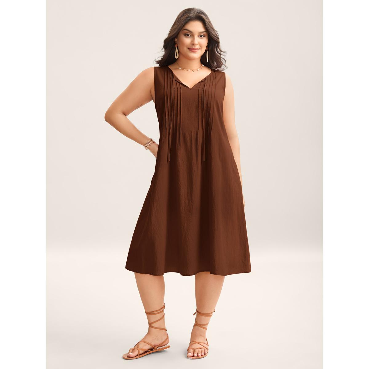 Plus Size Cotton Toothpick Pleat Plain Midi Dress Emerald Women Notched collar Sleeveless Curvy BloomChic 14-16/1X Product Image