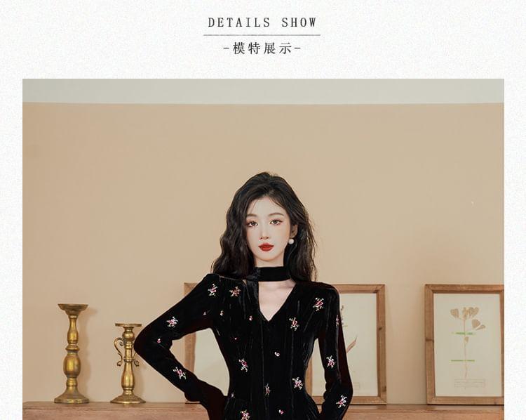 Long-Sleeve Cutout Velvet Maxi A-Line Dress Product Image