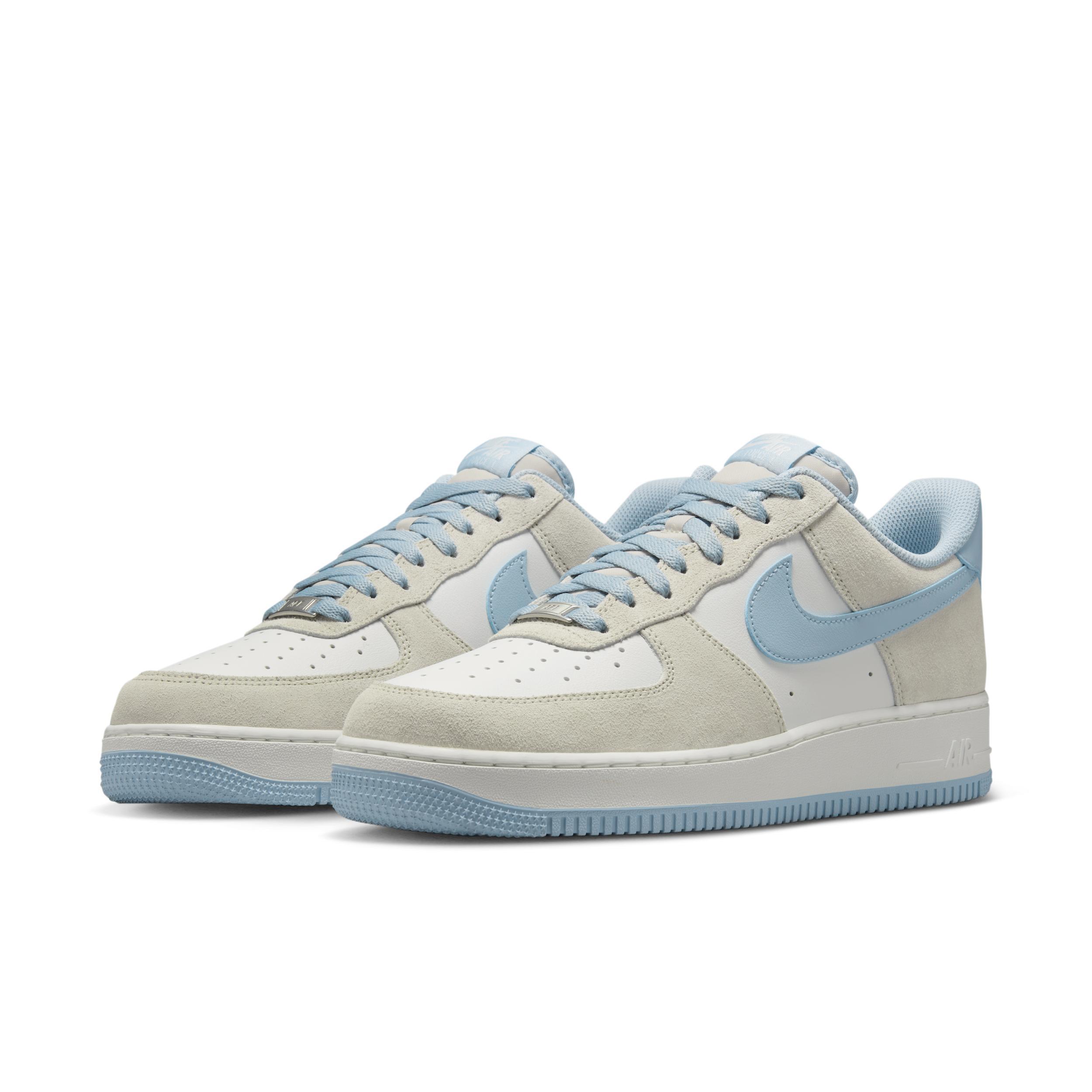 Nike Men's Air Force 1 '07 LV Shoes Product Image