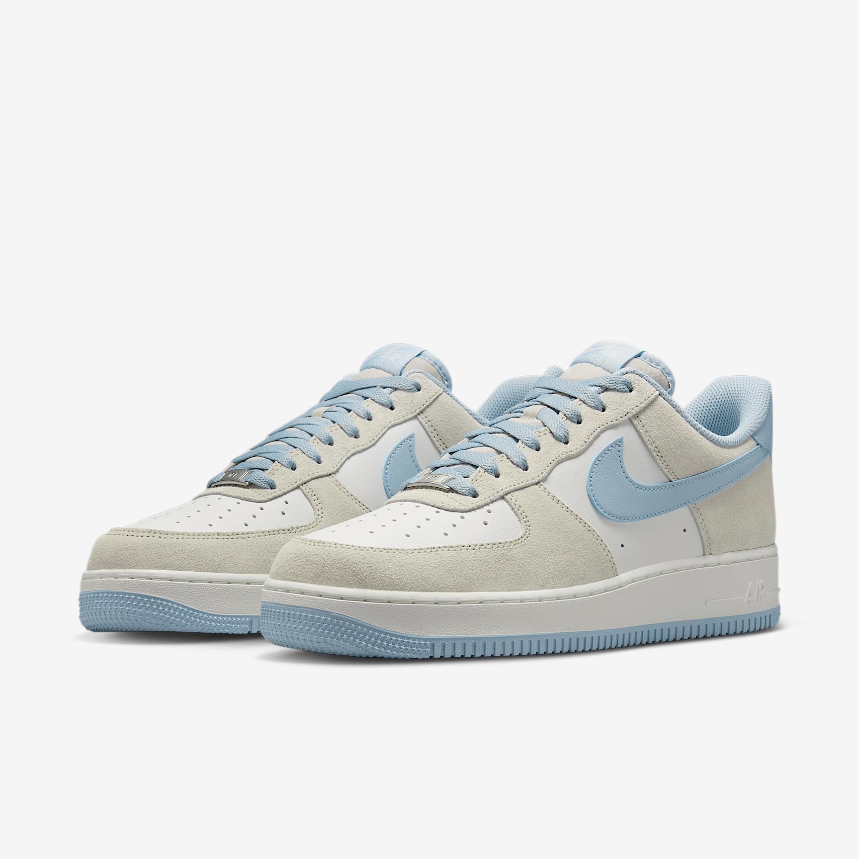 Nike Men's Air Force 1 '07 LV Shoes Product Image