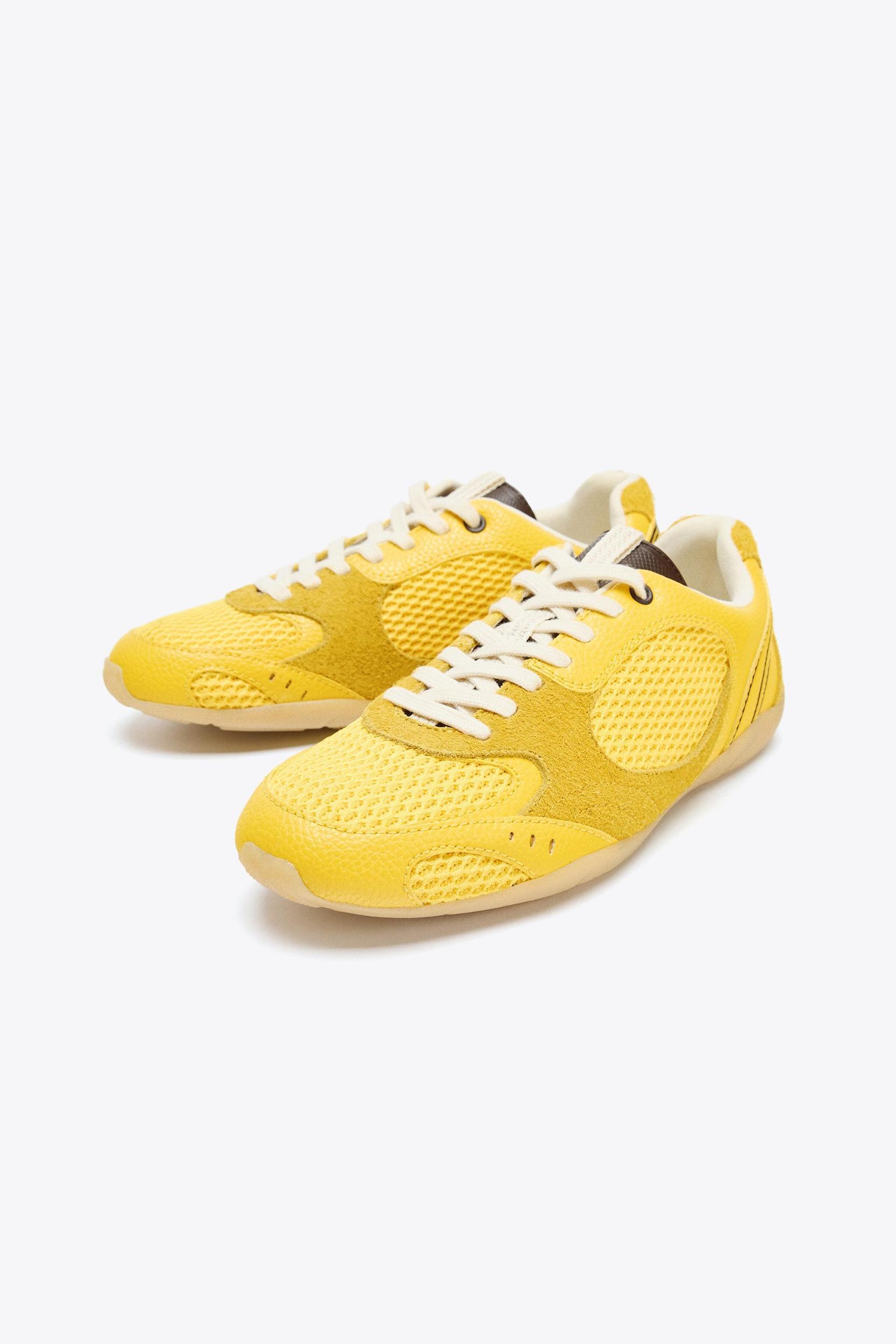 CONTRAST RUNNING SHOES Product Image