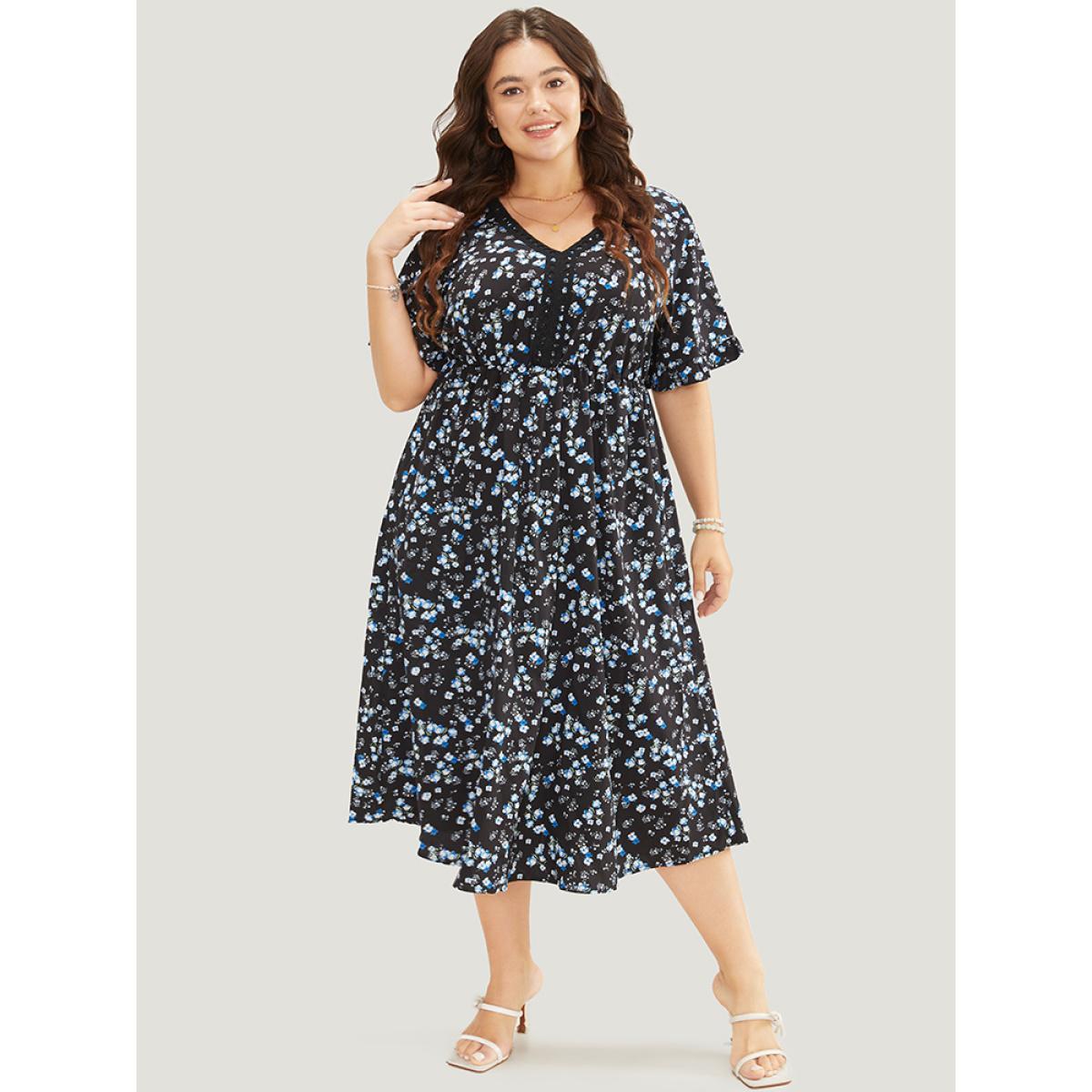 Plus Size Ditsy Floral Dolman Sleeve Tassels Contrast Lace Pocket Split Dress Indigo Women Elegant Tassels V-neck Short sleeve Curvy Midi Dress BloomChic 28/5X Product Image