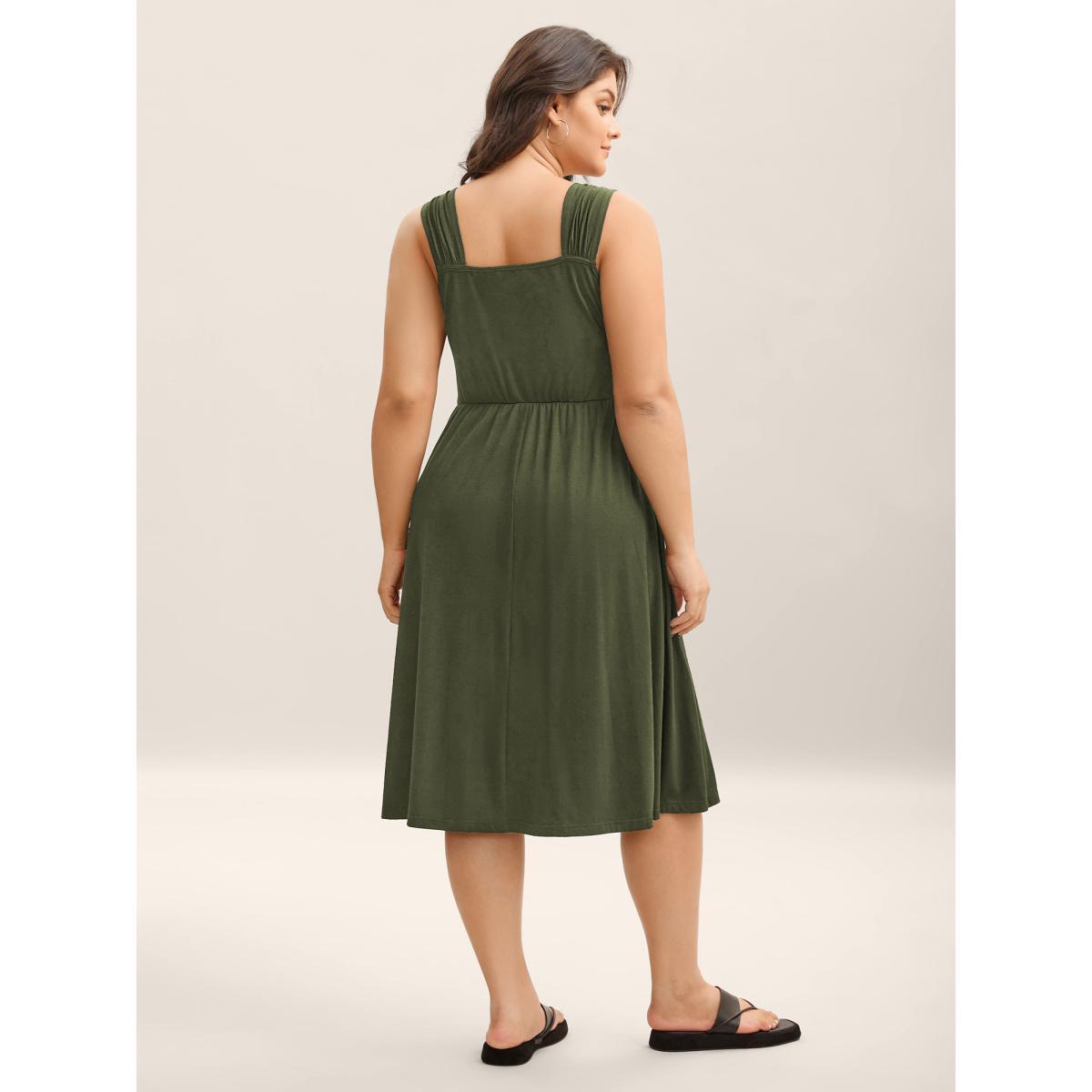 Plus Size Crosswrap Bodice Pockets Midi Dress ArmyGreen Women Heart neckline Sleeveless Curvy BloomChic 28/5X Product Image
