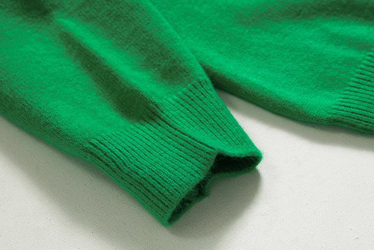 RT No. 6136 GREEN KNITTED V-NECK CARDIGAN Product Image