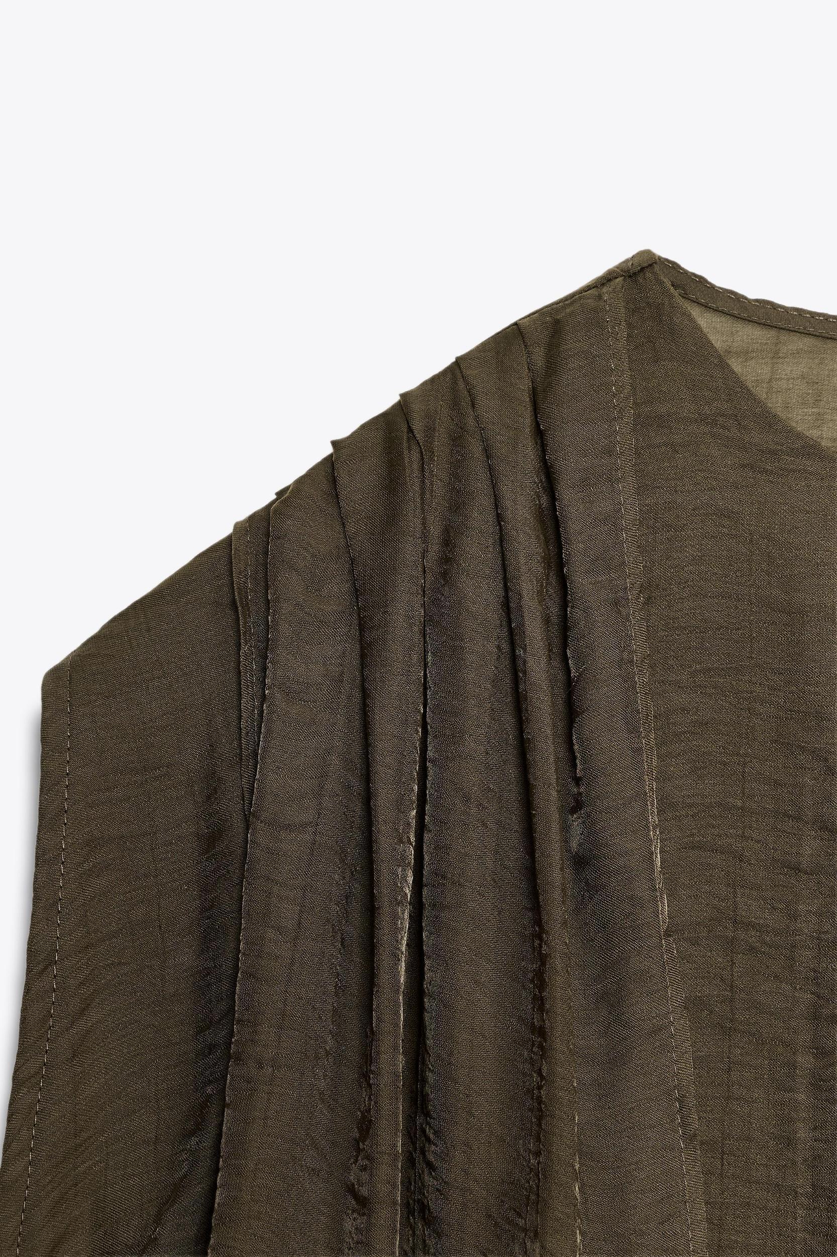 FLOWY SCARF TOP Product Image
