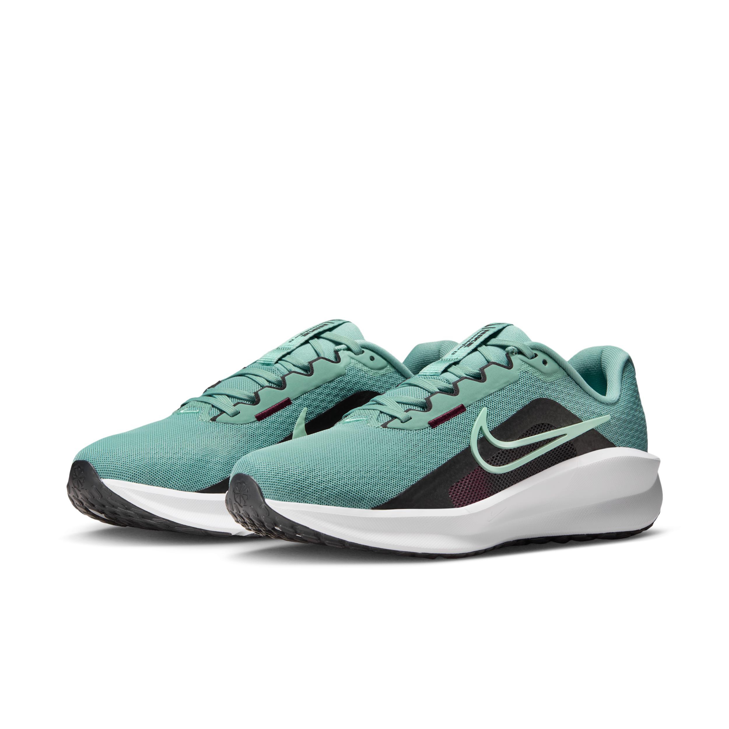 Nike Downshifter 13 Women's Road Running Shoes (Extra Wide) Product Image