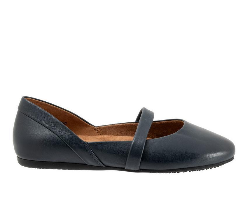 Women's Softwalk Samara Flats Product Image