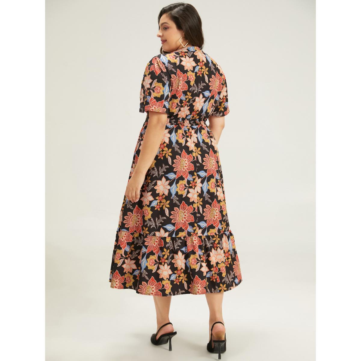 Plus Size Floral Print Shirred Pocket Notched Ruffled Hem Dress Black Women Vacation Printed Notched collar Short sleeve Curvy Midi Dress BloomChic 14-16/1X Product Image