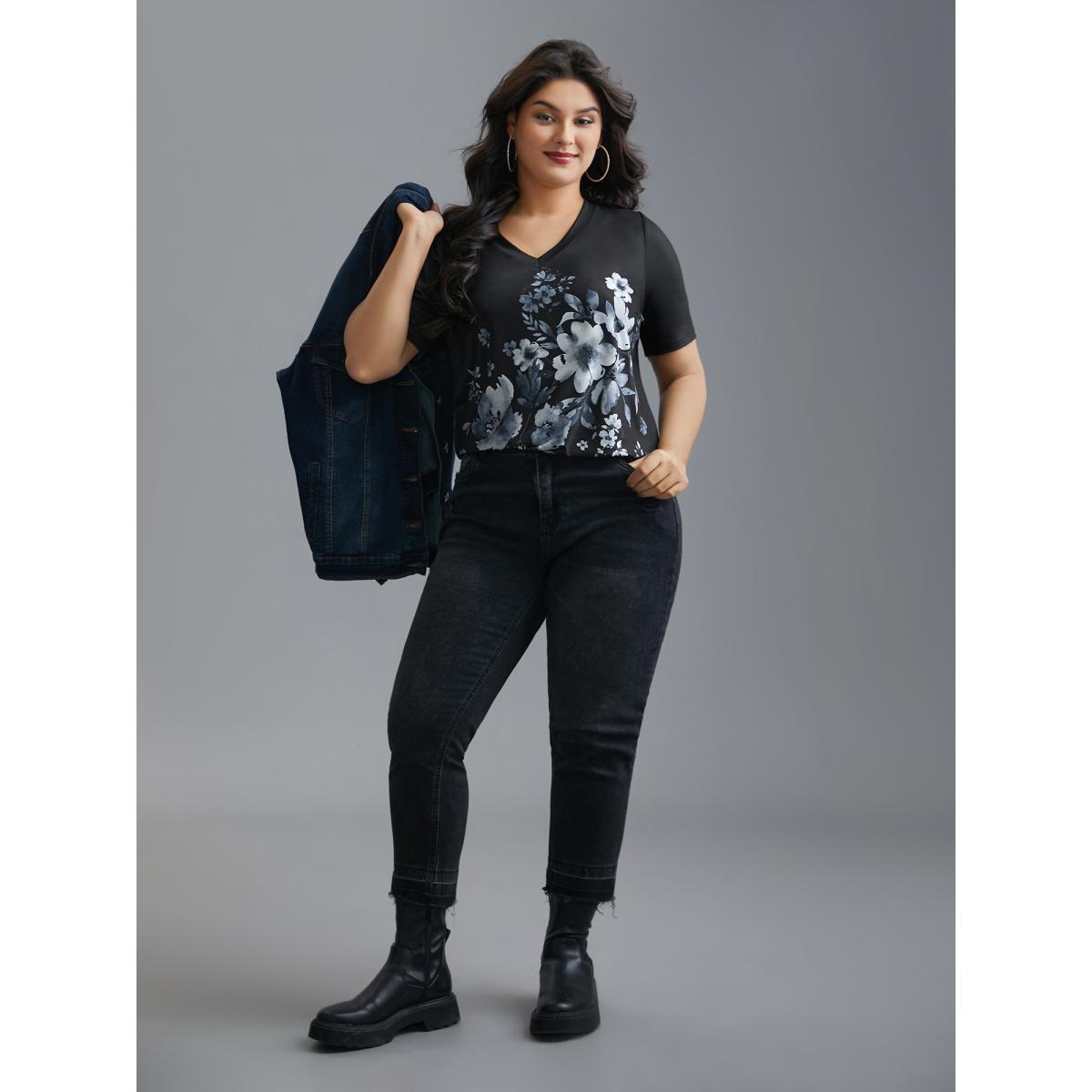 Plus Size V-Neck Floral Print Fitted T-Shirt Black Women Casual Non Natural Flowers V-neck Everyday T-shirts BloomChic 10/M Product Image