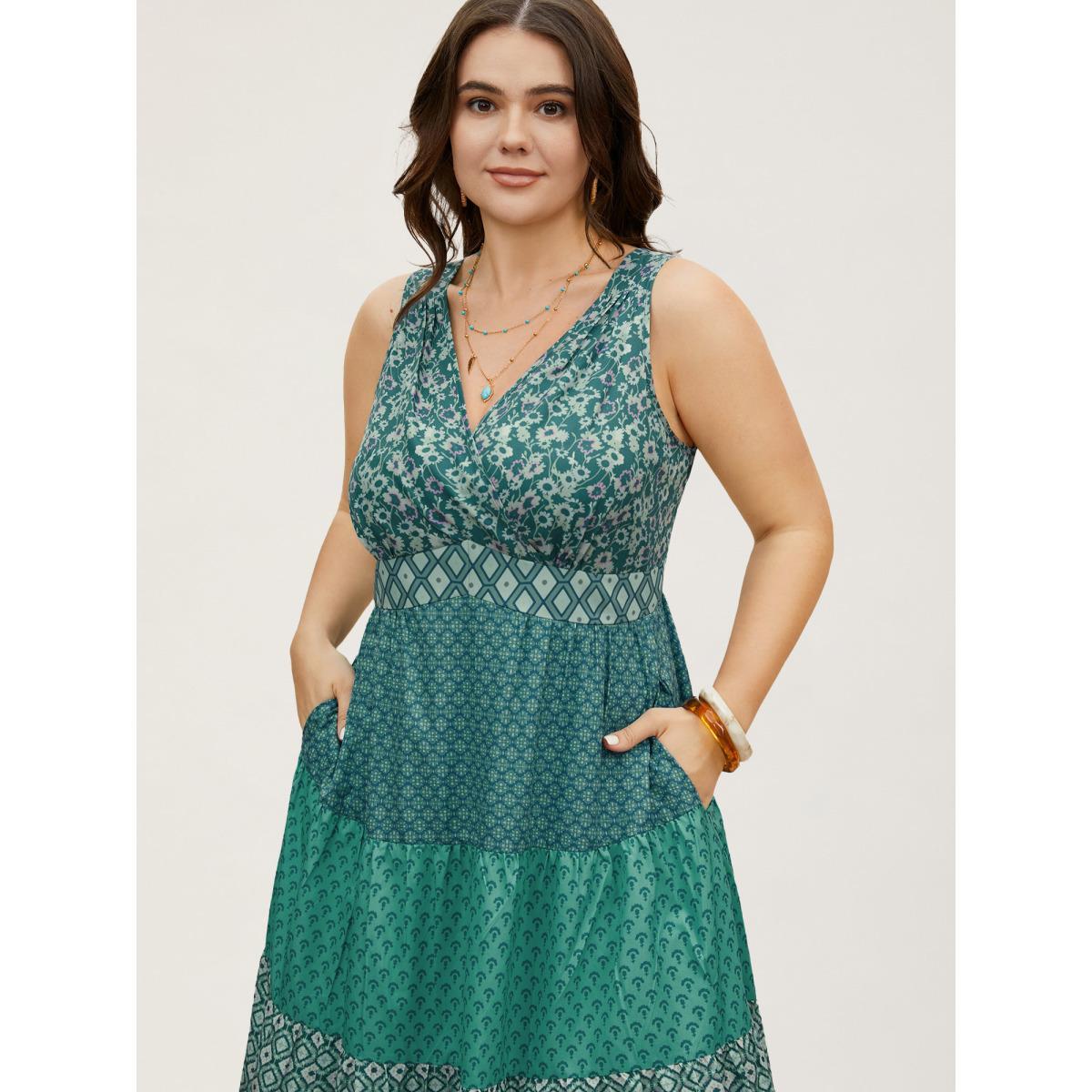 Plus Size Bandana Patchwork Floral Sleeveless Dress Emerald Women Resort Pleated V-neck Sleeveless Curvy BloomChic 22-24/3X Product Image