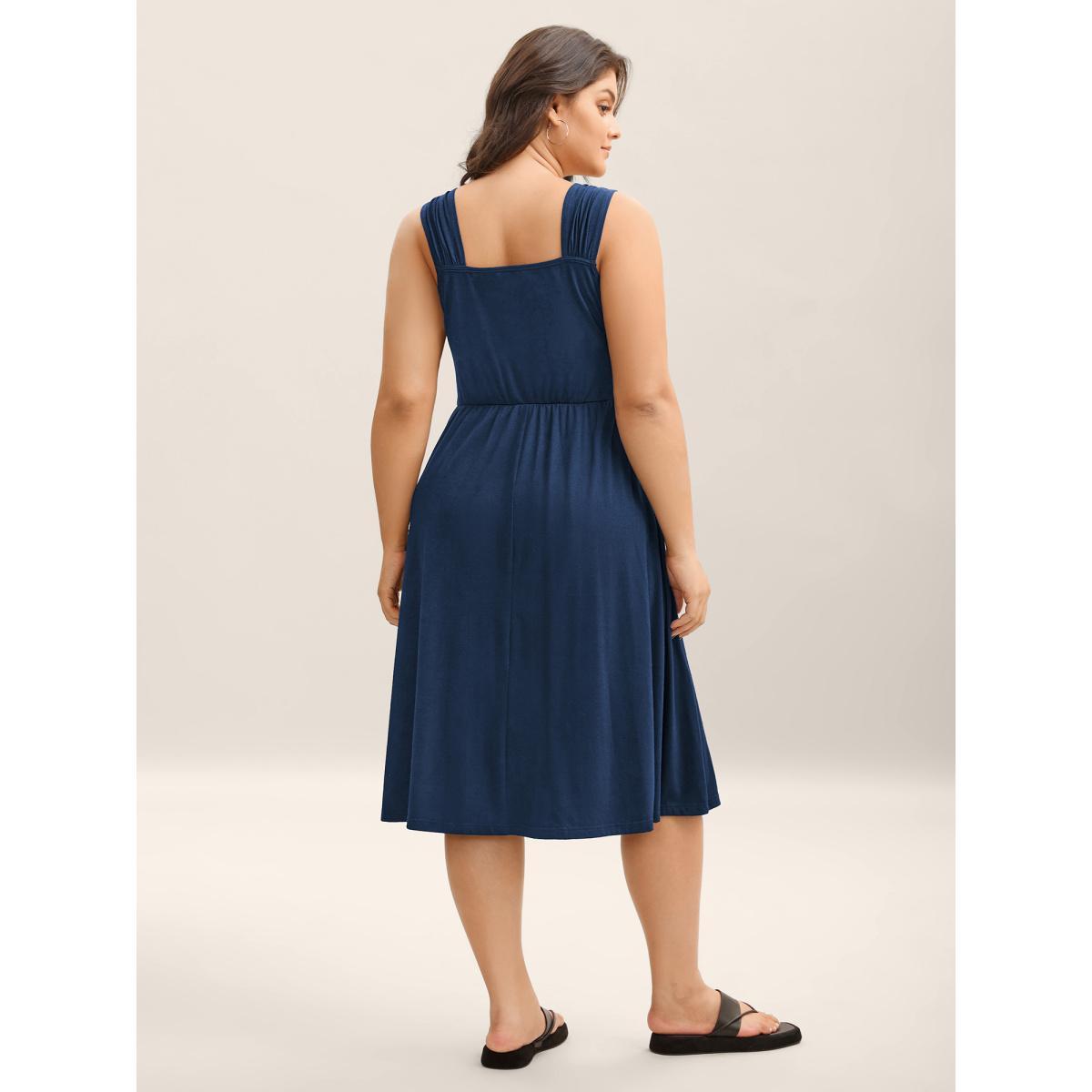Plus Size Crosswrap Bodice Pockets Midi Dress Mediumblue Women Heart neckline Sleeveless Curvy BloomChic 30/6X Product Image