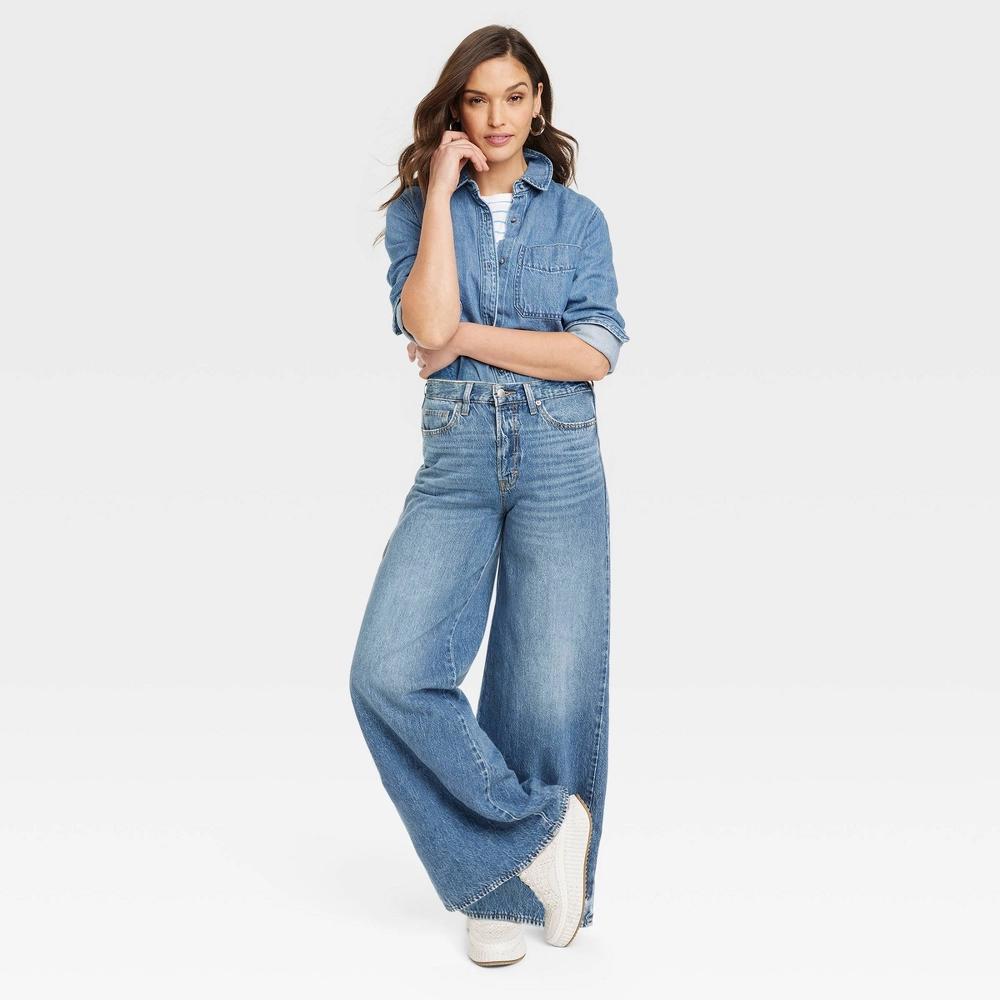 Women's Mid-Rise Super Wide Leg Jeans - Universal Thread™ Product Image