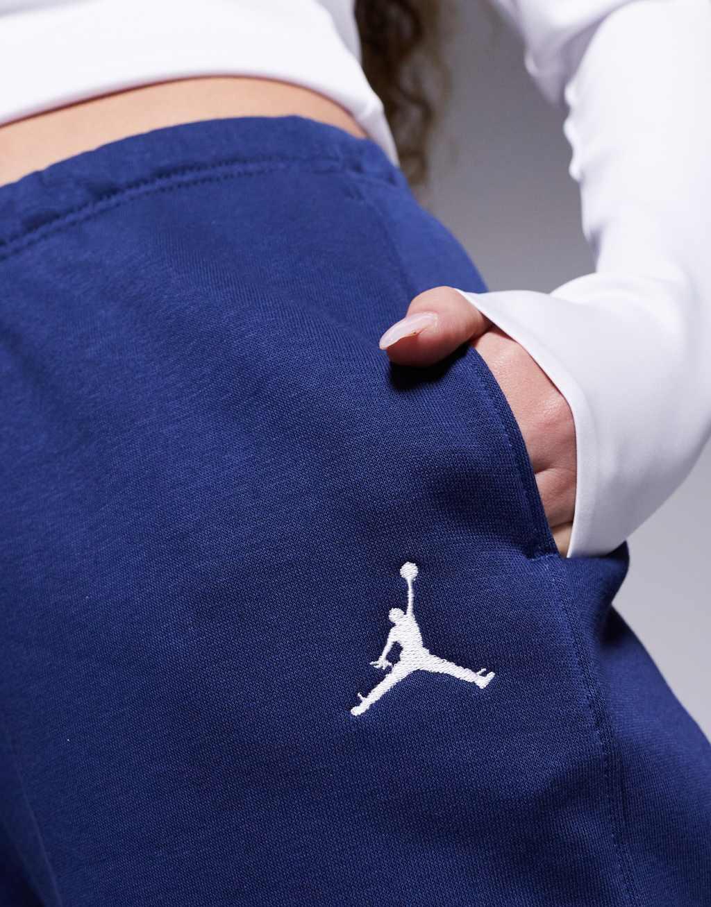 Nike Air Jordan Brooklyn fleece sweatpants in navy Product Image