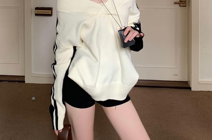 Off-Shoulder Two Tone Sweater / Low Rise Plain Hot Pants Product Image