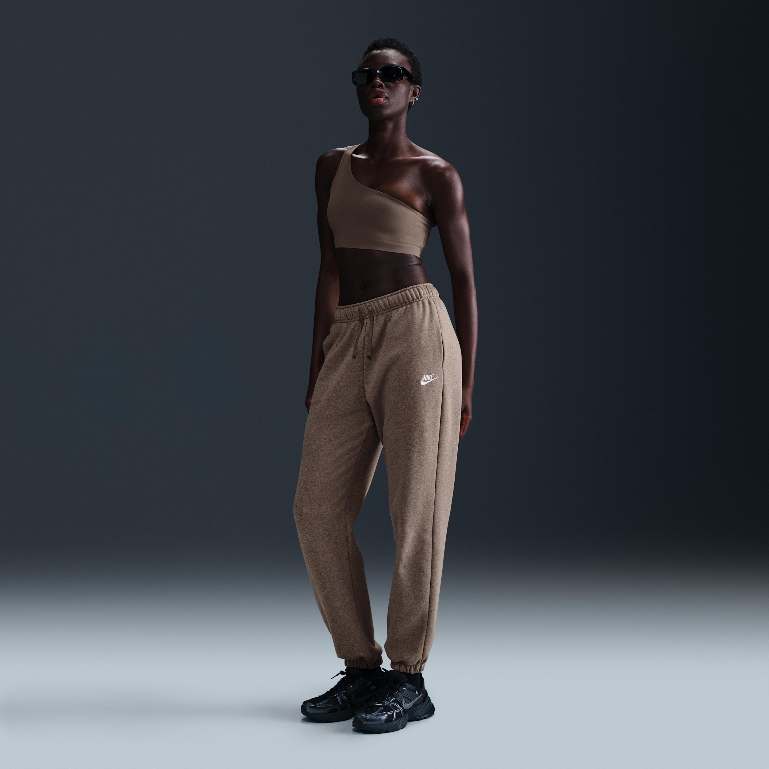 Women's Nike Sportswear Club Fleece Mid-Rise Oversized Sweatpants Product Image