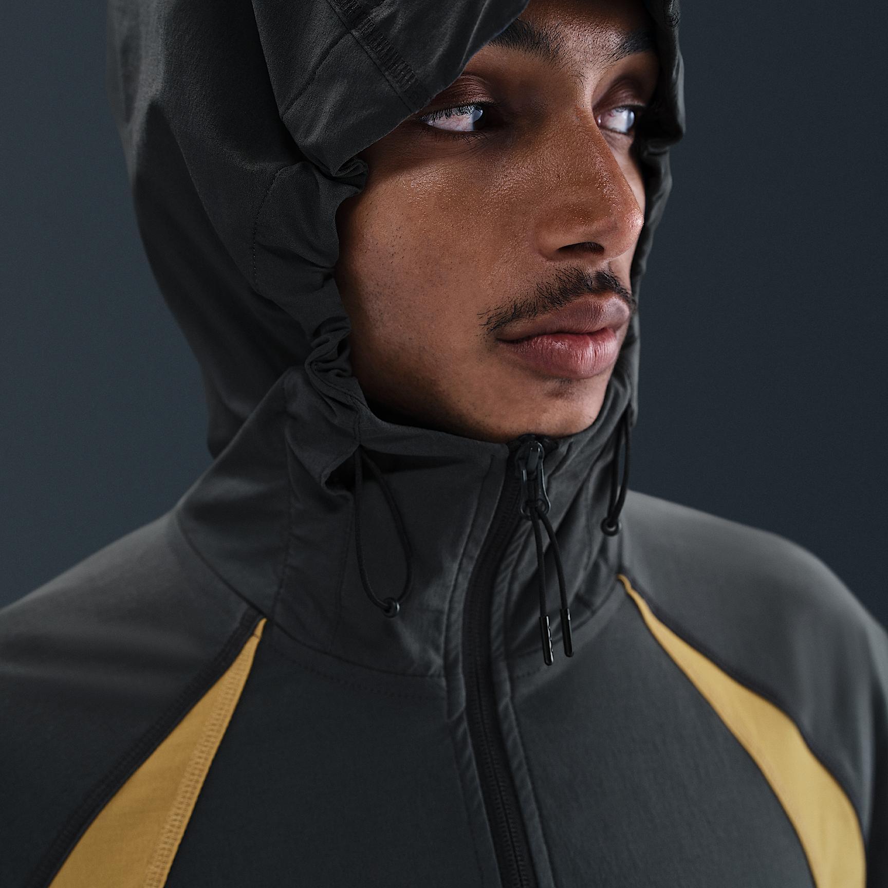 Nike Men's Tech Dri-FIT Woven Color-Block Windrunner Loose Jacket Product Image