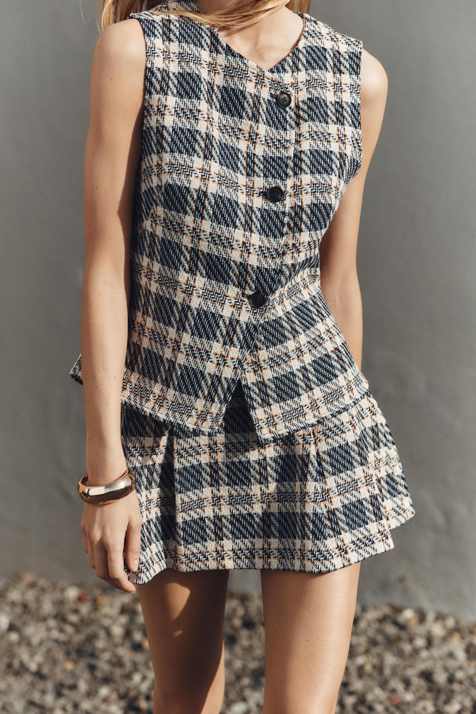 TEXTURED PLAID WAISTCOAT Product Image