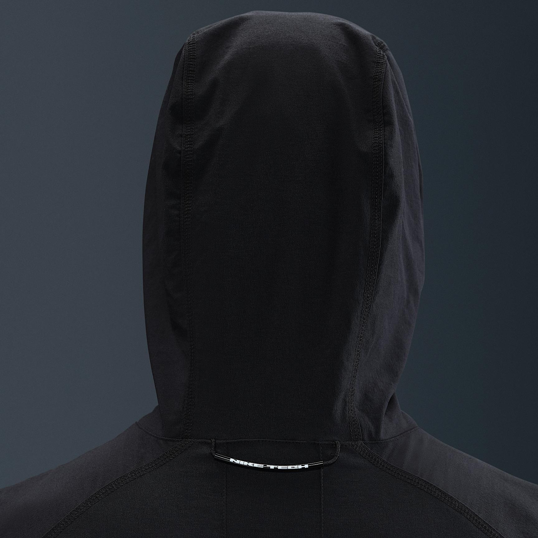 Nike Men's Tech Dri-FIT Woven Windrunner Vest Product Image