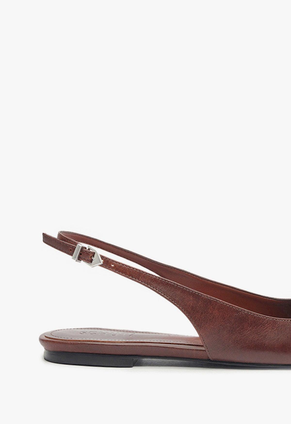 Cady Flat Product Image