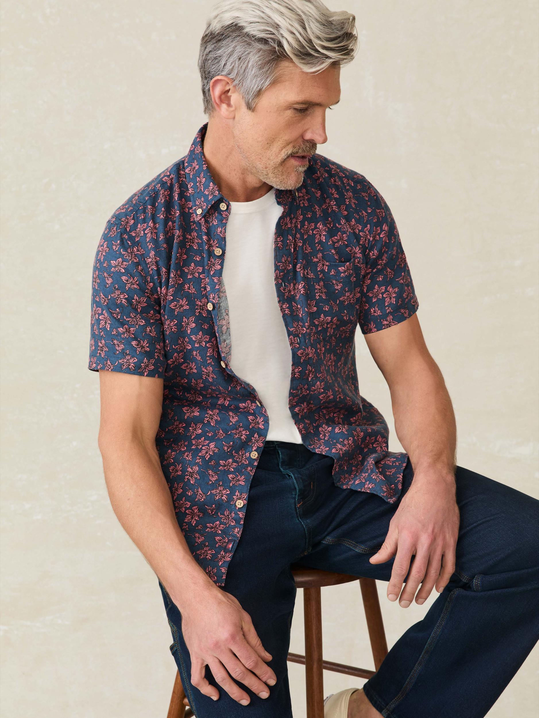 Short-Sleeve Breeze Shirt - Berry Navy Floral Male Product Image