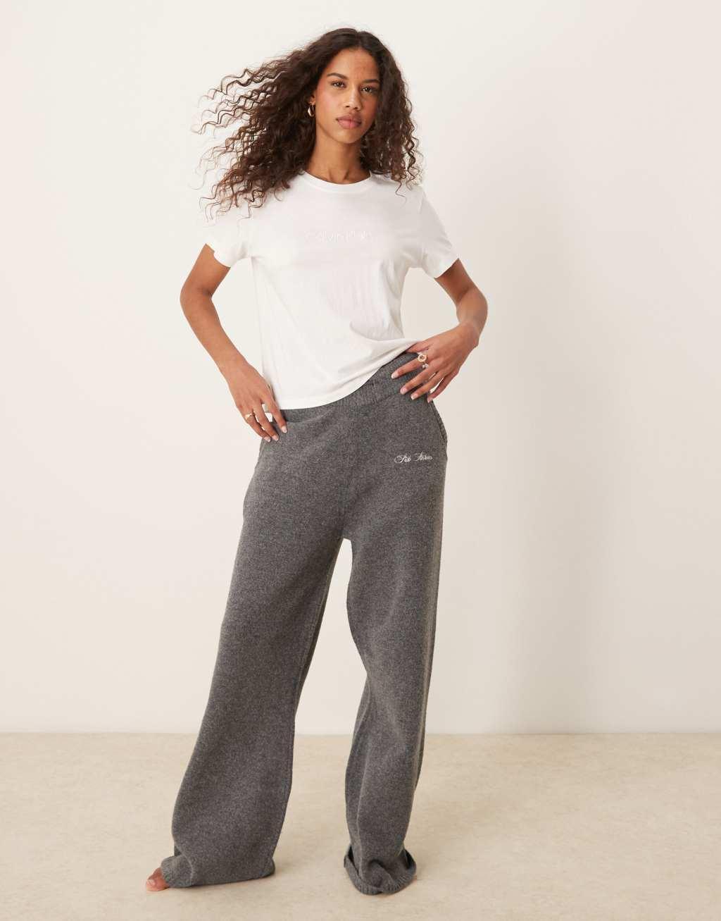 Calvin Klein Cotton lounge T-shirt in white Product Image