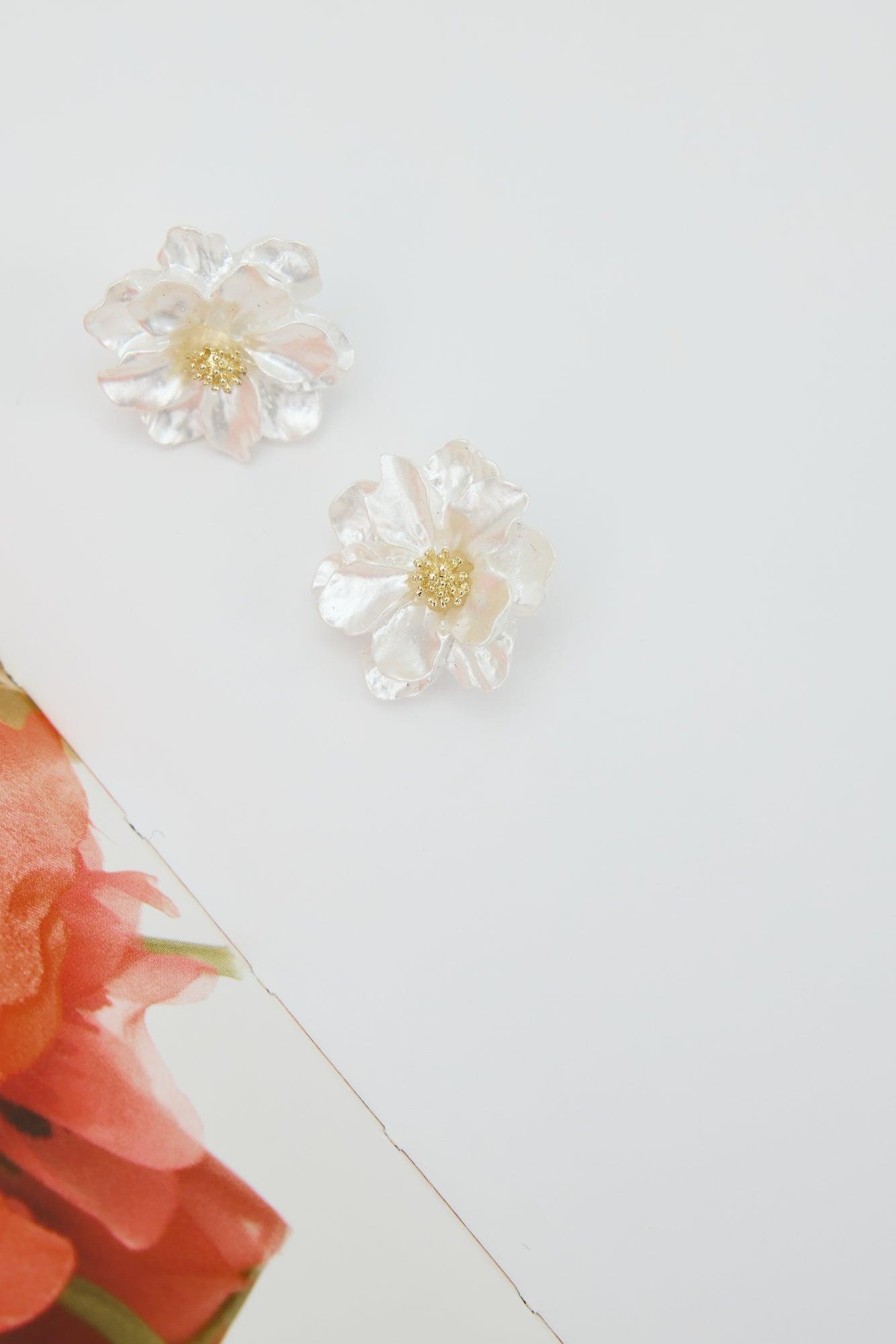 Fresh Bloom Earrings Gold Product Image