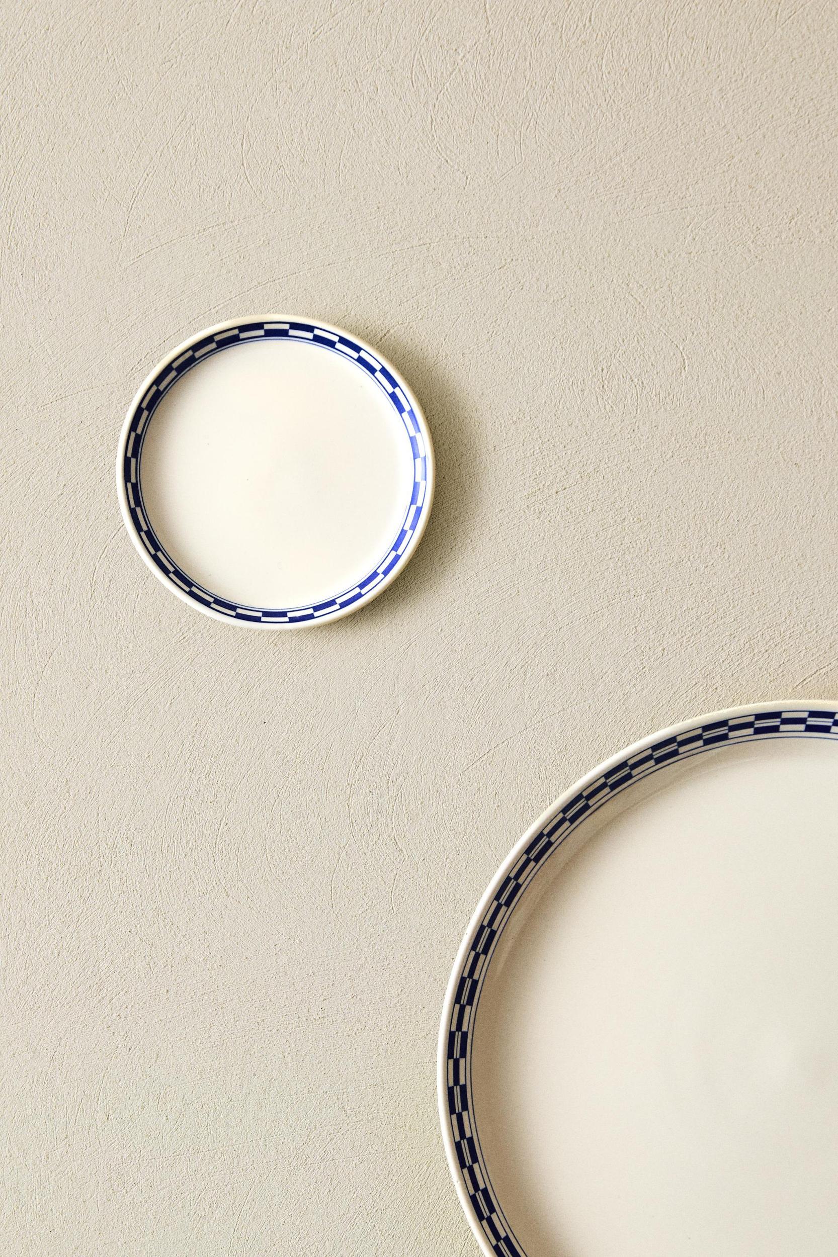 CERAMIC SIDE PLATE WITH CHECKED RIM Product Image