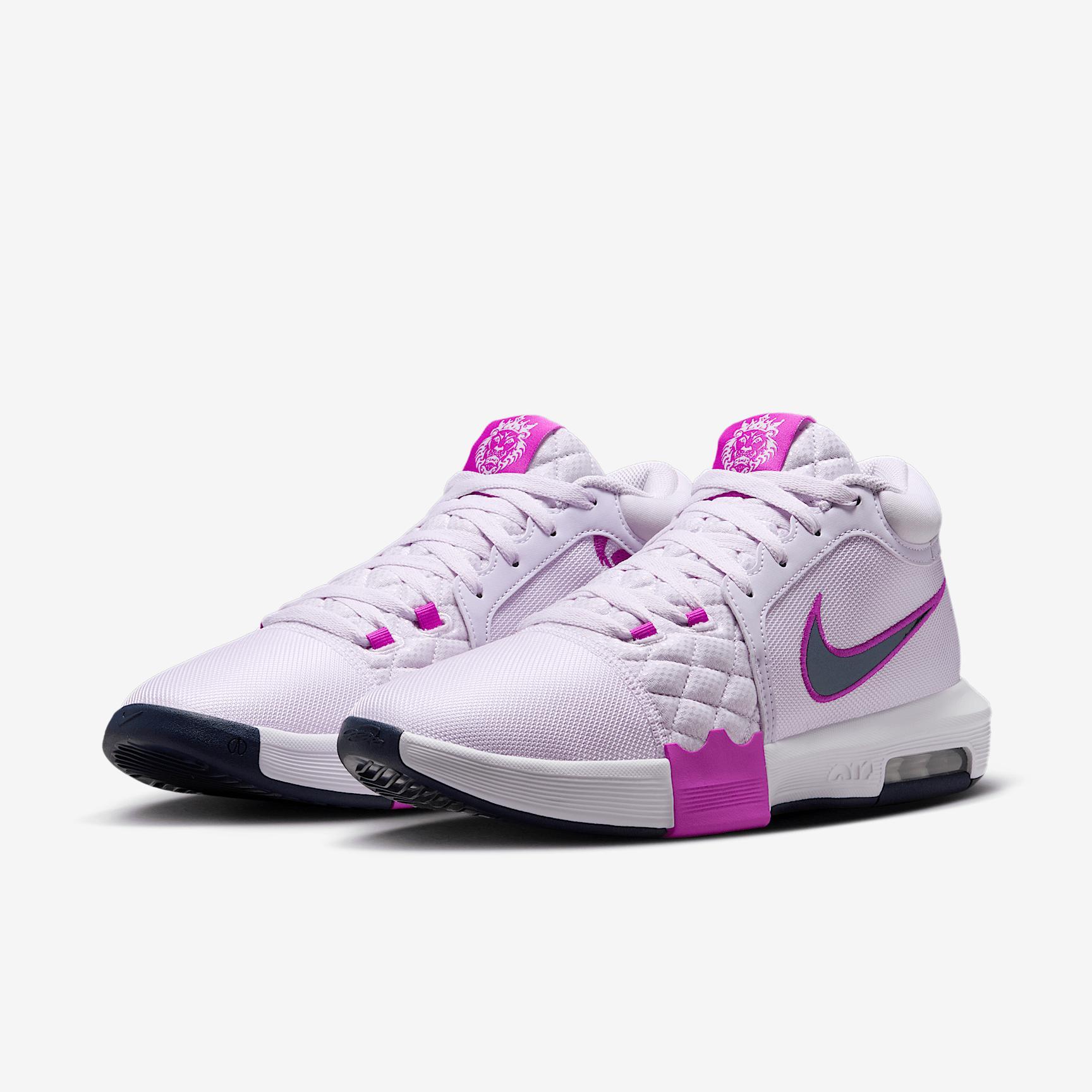 Nike Men's LeBron Witness VIII Basketball Shoes Product Image