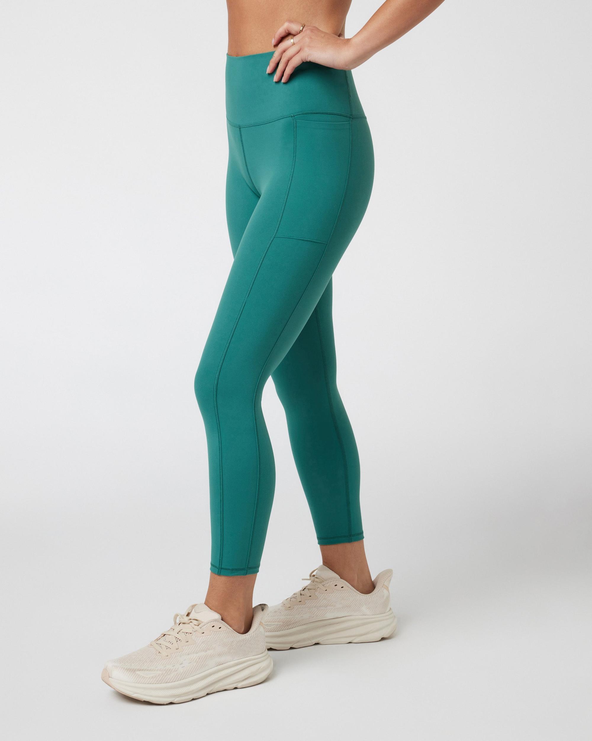 Studio Pocket Legging-Short Product Image