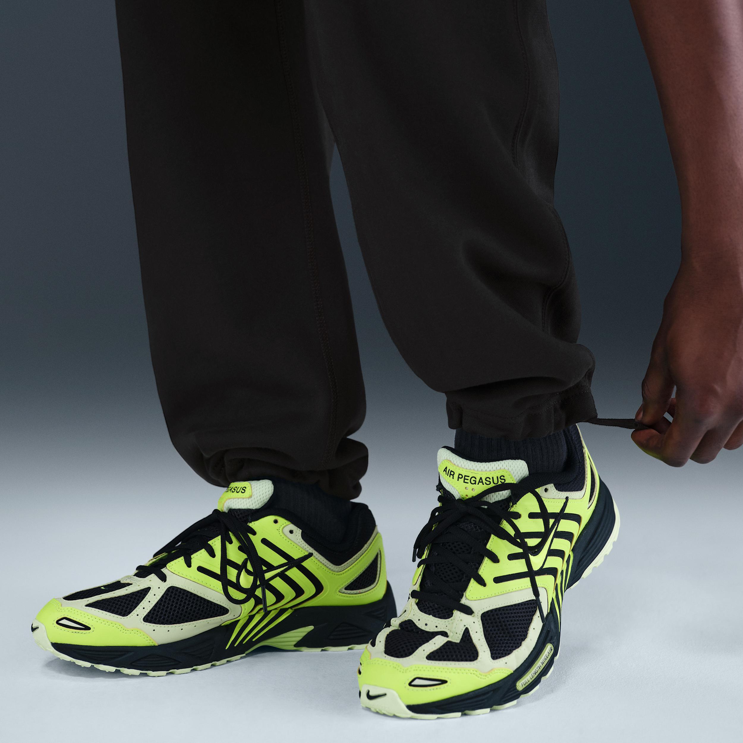 Nike Men's Solo Swoosh Fleece Open-Hem Pants Product Image