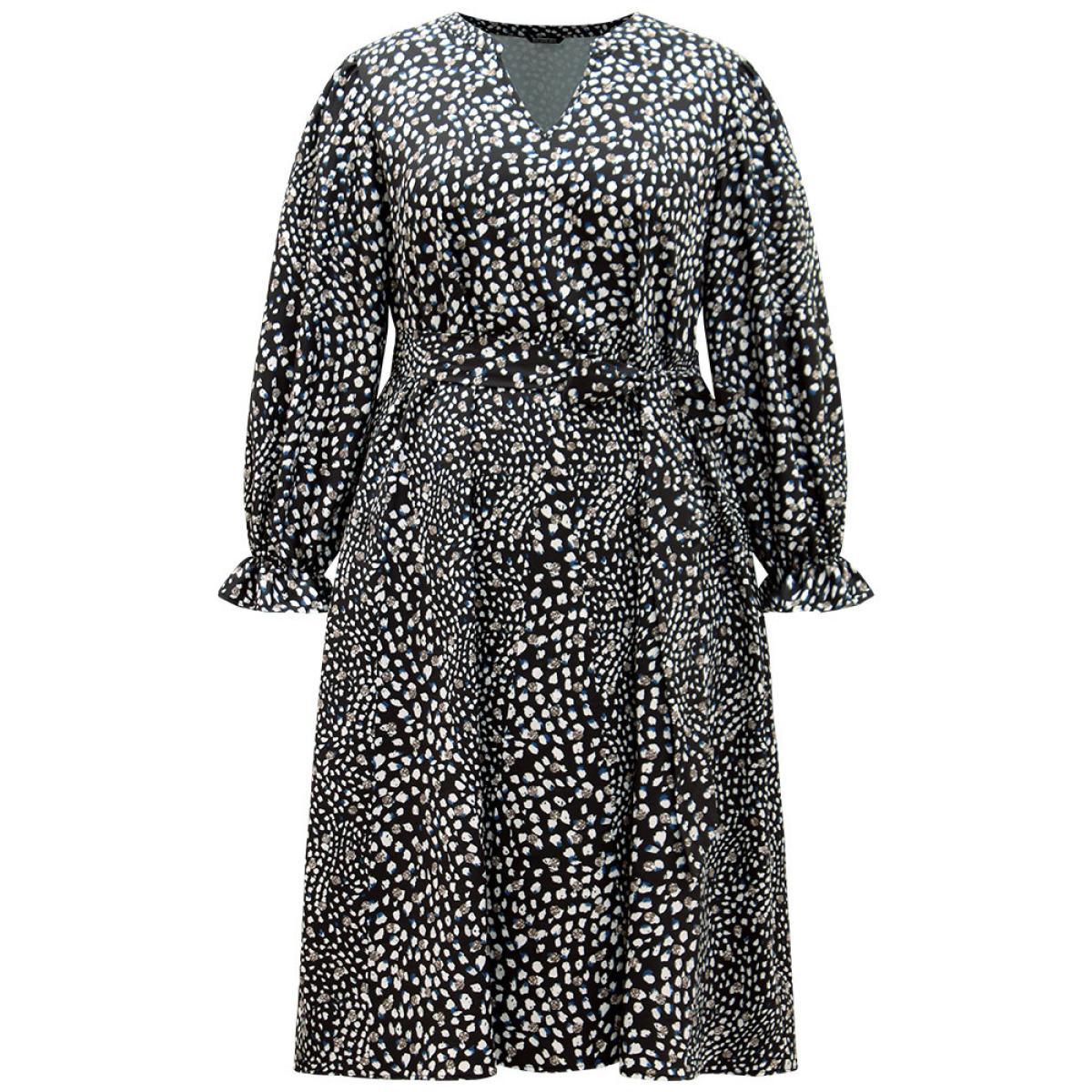 Plus Size Allover Print Elastic Waist Pocket Pleated Dress Black Women Vacation Elastic cuffs Notched collar Long Sleeve Curvy Midi Dress BloomChic 28/5X Product Image