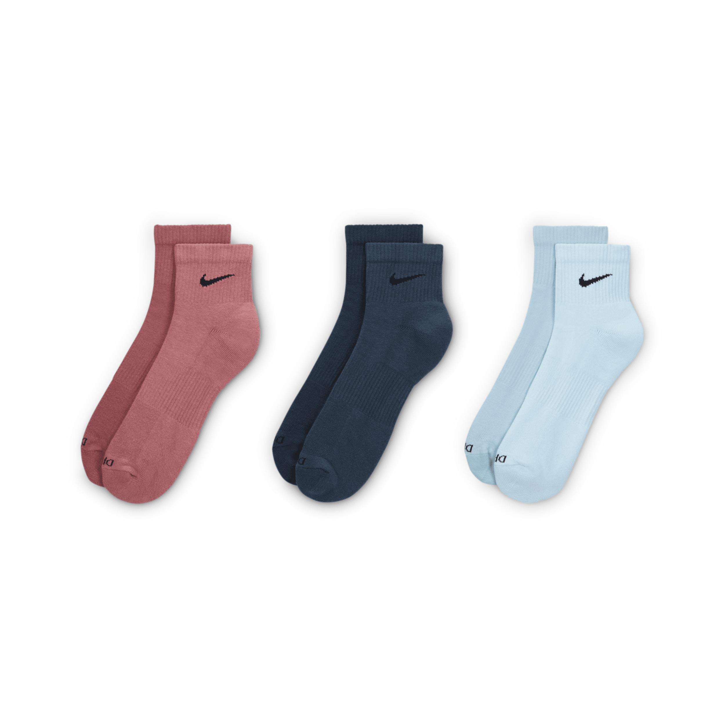 Nike Men's Everyday Plus Cushioned Training Ankle Socks (3 Pairs) Product Image