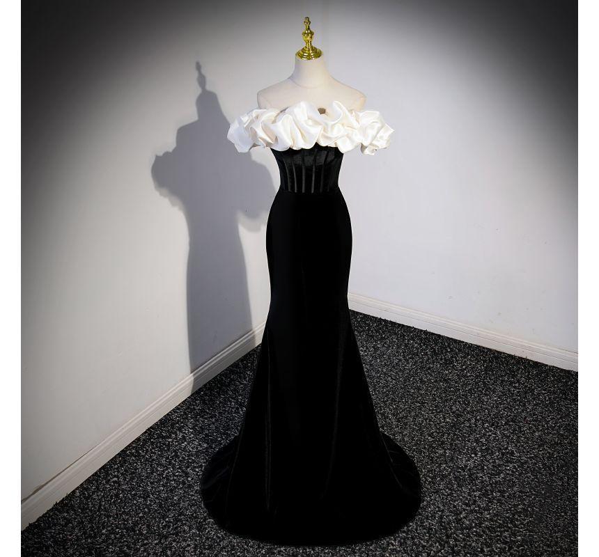 Short-Sleeve Off Shoulder Two Tone Ruffle Velvet Mermaid Evening Gown Product Image